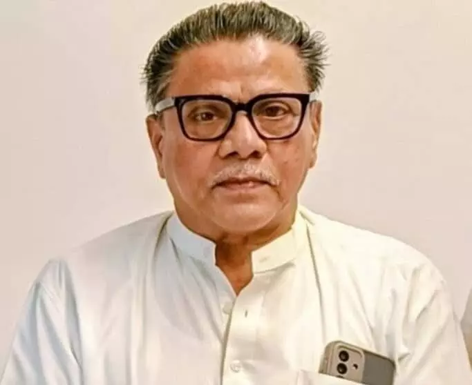तस्वीर में भाजपा के राष्ट्रीय संगठक विवेक दाढ़कर सादे कपड़ों में दिखाई दे रहे हैं। तस्वीर में भाजपा के राष्ट्रीय संगठक विवेक दाढ़कर सादे कपड़ों में दिखाई दे रहे हैं।
