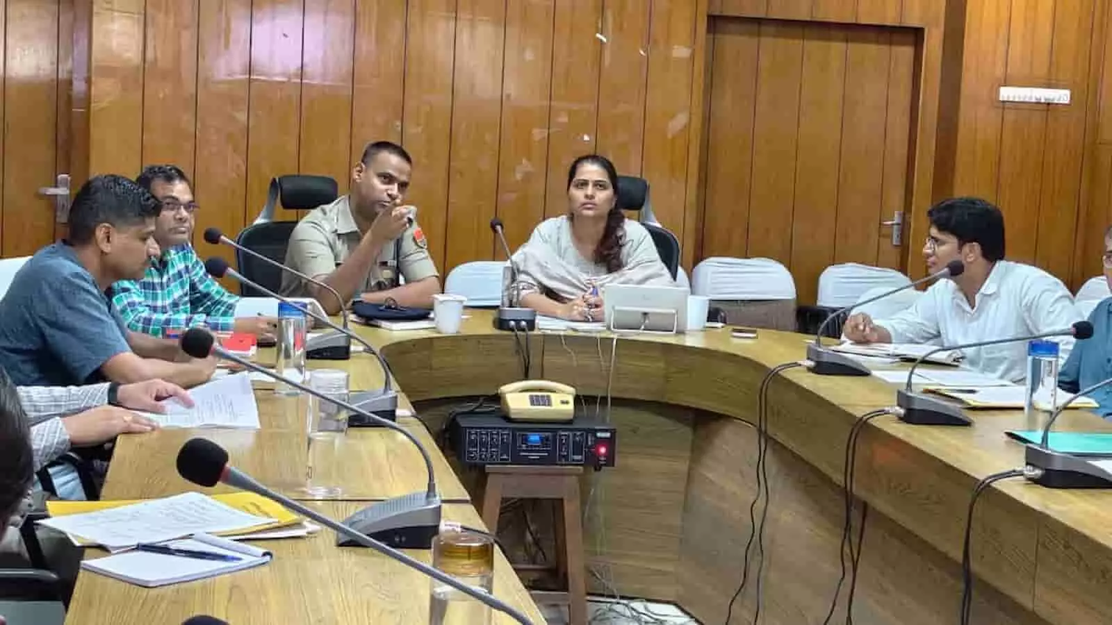 चित्तौड़गढ़ में जिला स्तरीय नारको कोऑर्डिनेशन सेंटर की बैठक में बैठे अधिकारी। चित्तौड़गढ़ में जिला स्तरीय नारको कोऑर्डिनेशन सेंटर की बैठक में बैठे अधिकारी।