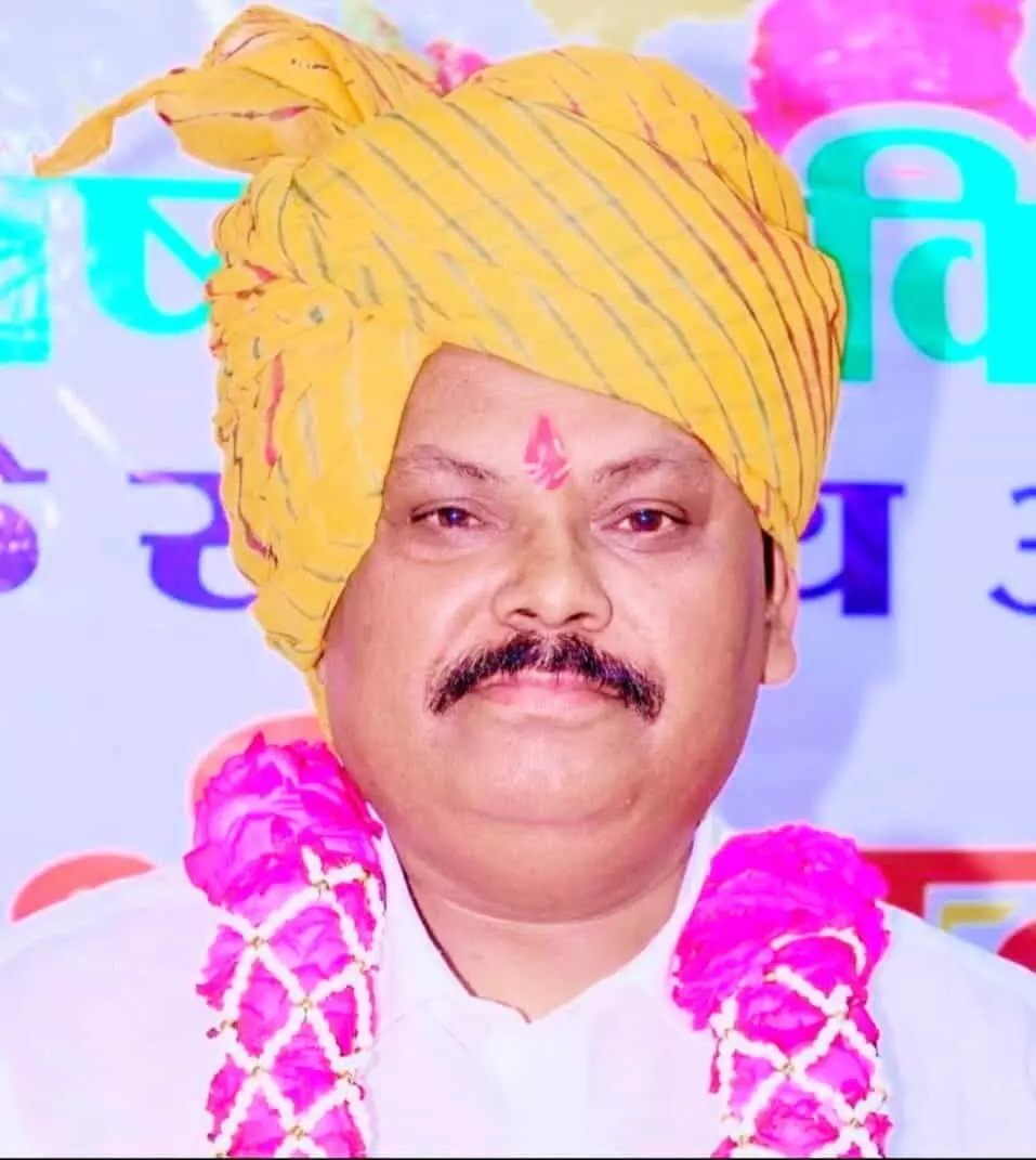तस्वीर में मनोज दुबे कोटा में बयान देते हुए दिखाई दे रहे हैं। तस्वीर में मनोज दुबे कोटा में बयान देते हुए दिखाई दे रहे हैं।