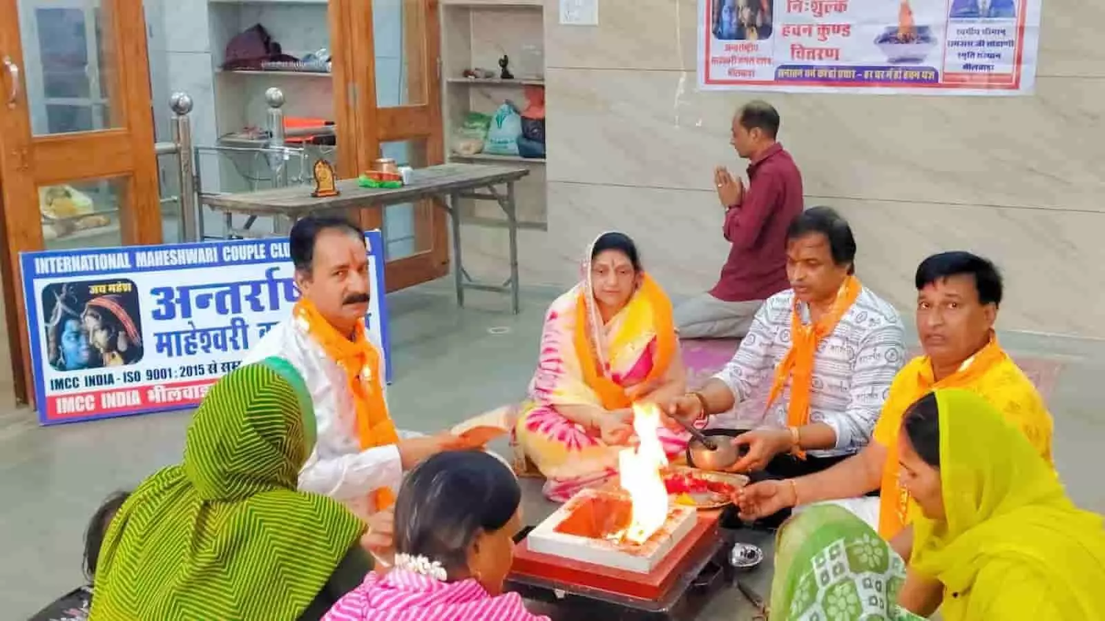 भीलवाड़ा के मंदिर में देवशयनी एकादशी पर हवन कार्यक्रम के दौरान बैठे लोग। भीलवाड़ा के मंदिर में देवशयनी एकादशी पर हवन कार्यक्रम के दौरान बैठे लोग।