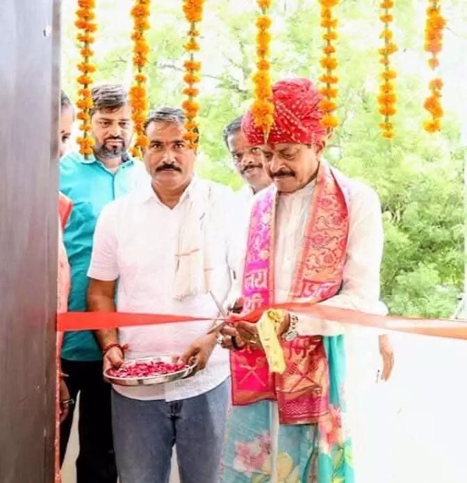 विधायक गोपाल शर्मा खातीपुरा क्षेत्र में विकास कार्यों का उद्घाटन करते हुए। विधायक गोपाल शर्मा खातीपुरा क्षेत्र में विकास कार्यों का उद्घाटन करते हुए।