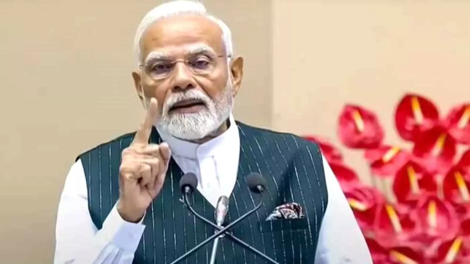 संबोधन करते हुए प्रधानमंत्री नरेंद्र मोदी नई दिल्ली में कारगिल विजय दिवस और रक्षा आत्मनिर्भरता पर बात कर रहे हैं। संबोधन करते हुए प्रधानमंत्री नरेंद्र मोदी नई दिल्ली में कारगिल विजय दिवस और रक्षा आत्मनिर्भरता पर बात कर रहे हैं।