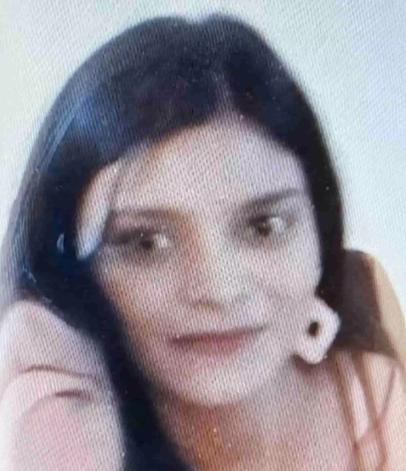 तस्वीर में एक महिला दिखाई दे रही है जो चंदौली के अलीनगर से संबंधित घटना की मृतिका हैं। तस्वीर में एक महिला दिखाई दे रही है जो चंदौली के अलीनगर से संबंधित घटना की मृतिका हैं।