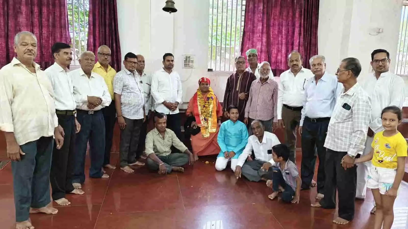 शाहपुरा के रामद्वारे में आयोजित सत्संग के दौरान संतों और भक्तों का समूह। शाहपुरा के रामद्वारे में आयोजित सत्संग के दौरान संतों और भक्तों का समूह।