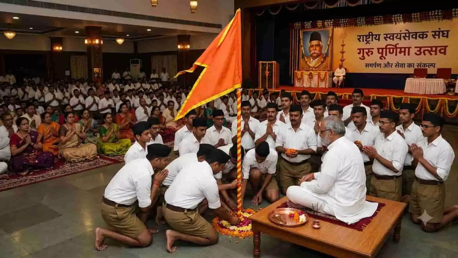 तस्वीर में फतहनगर के विद्यालय सभागार में राष्ट्रीय स्वयंसेवक संघ के गुरु पूर्णिमा उत्सव के दौरान स्वयंसेवक नजर आ रहे हैं। तस्वीर में फतहनगर के विद्यालय सभागार में राष्ट्रीय स्वयंसेवक संघ के गुरु पूर्णिमा उत्सव के दौरान स्वयंसेवक नजर आ रहे हैं।