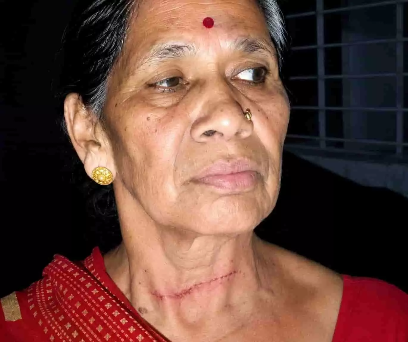 तस्वीर में गंगापुर सिटी में चेन स्नेचिंग की पीड़िता महिला नजर आ रही हैं। तस्वीर में गंगापुर सिटी में चेन स्नेचिंग की पीड़िता महिला नजर आ रही हैं।