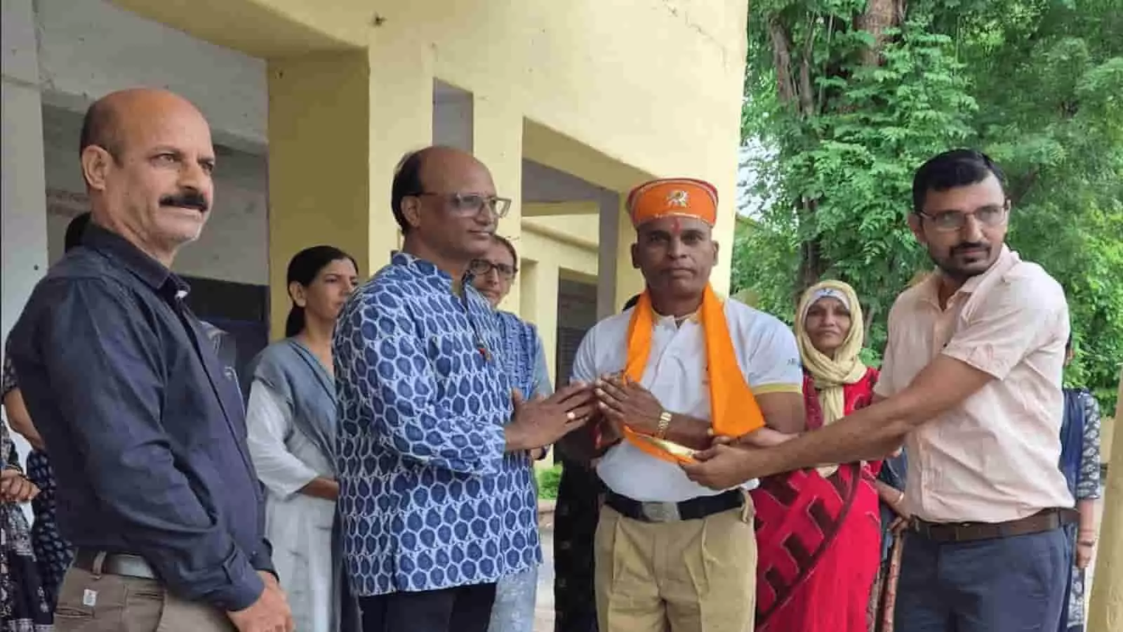 तस्वीर में सनवाड़ विद्यालय परिसर में आयोजित शिविर के दौरान शिक्षक नजर आ रहे हैं। तस्वीर में सनवाड़ विद्यालय परिसर में आयोजित शिविर के दौरान शिक्षक नजर आ रहे हैं।