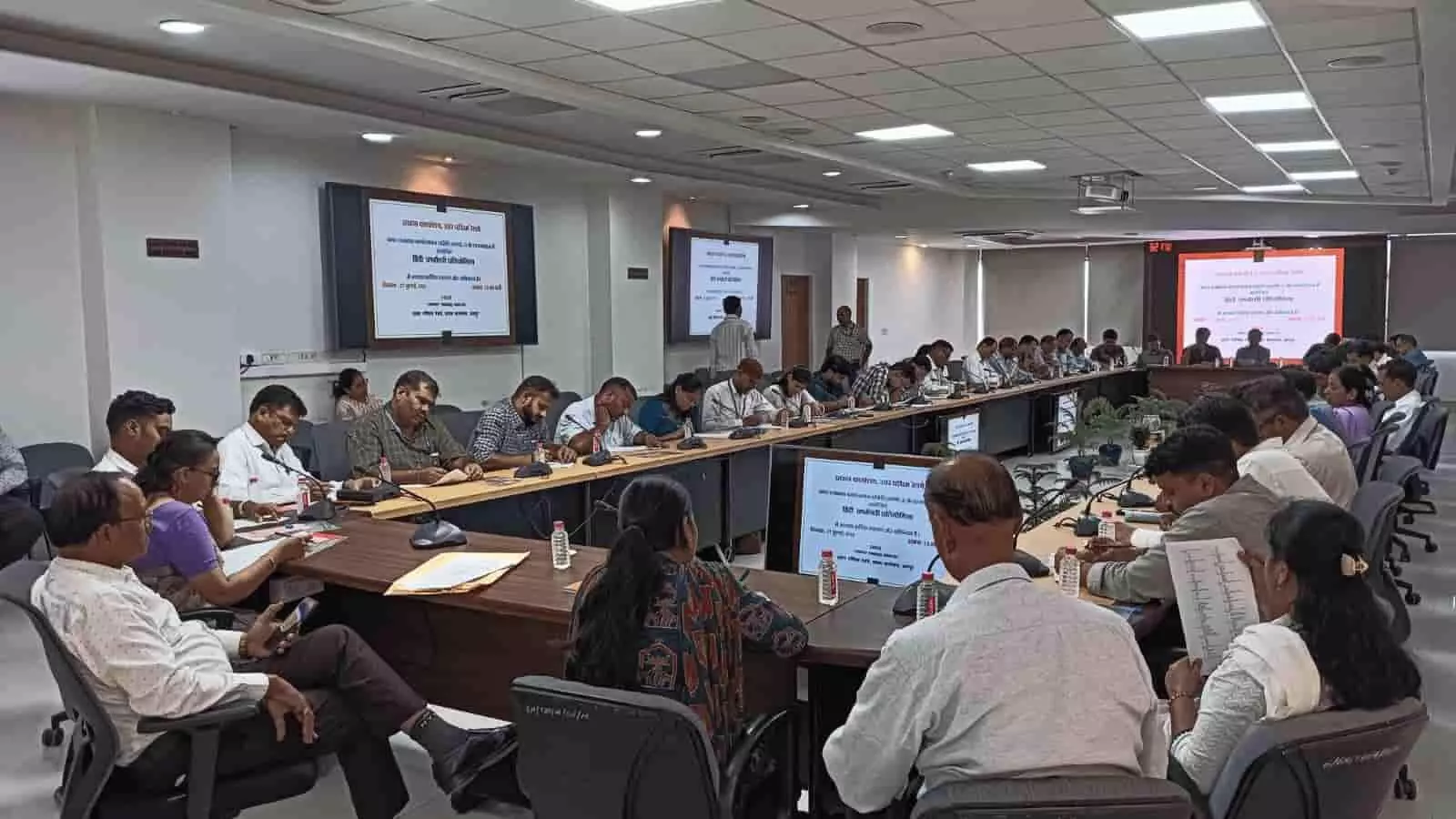 संकल्प सभागार, जयपुर में आयोजित हिंदी प्रतियोगिता में बैठे प्रतिभागी। संकल्प सभागार, जयपुर में आयोजित हिंदी प्रतियोगिता में बैठे प्रतिभागी।