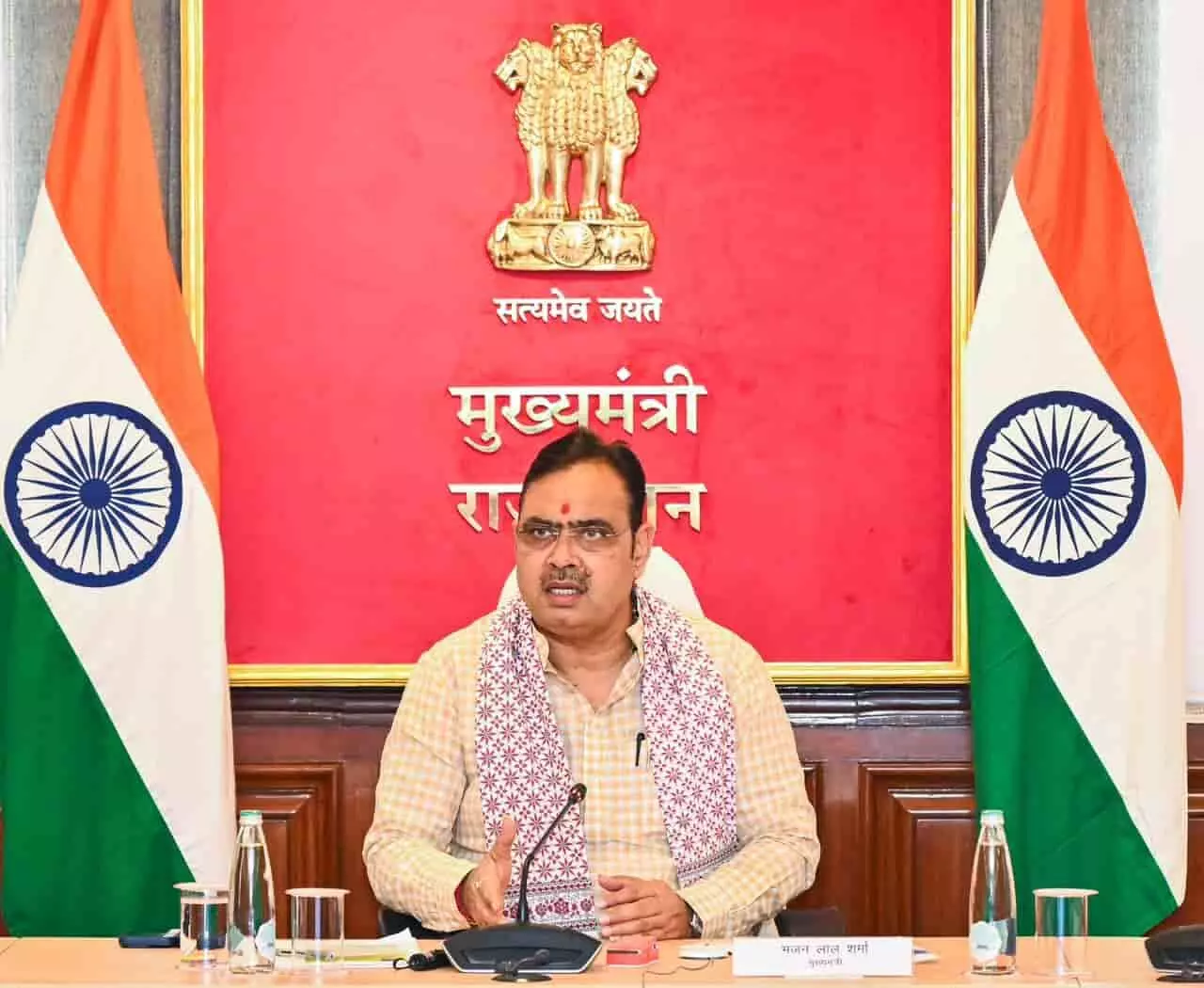 तस्वीर में मुख्यमंत्री भजनलाल शर्मा राजस्थान में स्वास्थ्य सेवाओं की समीक्षा करते हुए नजर आ रहे हैं। तस्वीर में मुख्यमंत्री भजनलाल शर्मा राजस्थान में स्वास्थ्य सेवाओं की समीक्षा करते हुए नजर आ रहे हैं।