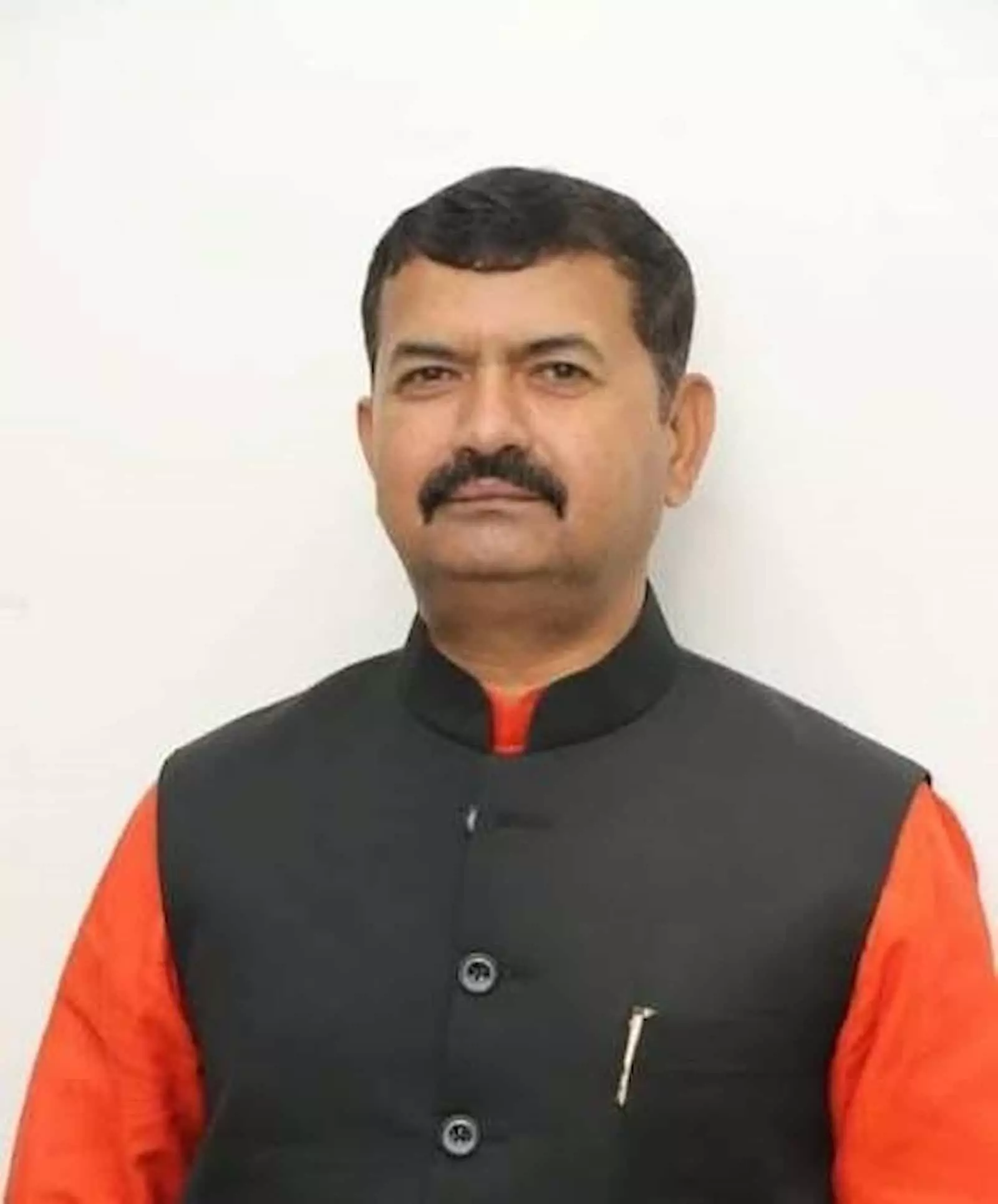 तस्वीर में दिख रहे भाजपा प्रदेश महामंत्री श्रवण सिंह बगड़ी पोर्ट्रेट में कैमरे की ओर देखते हुए।