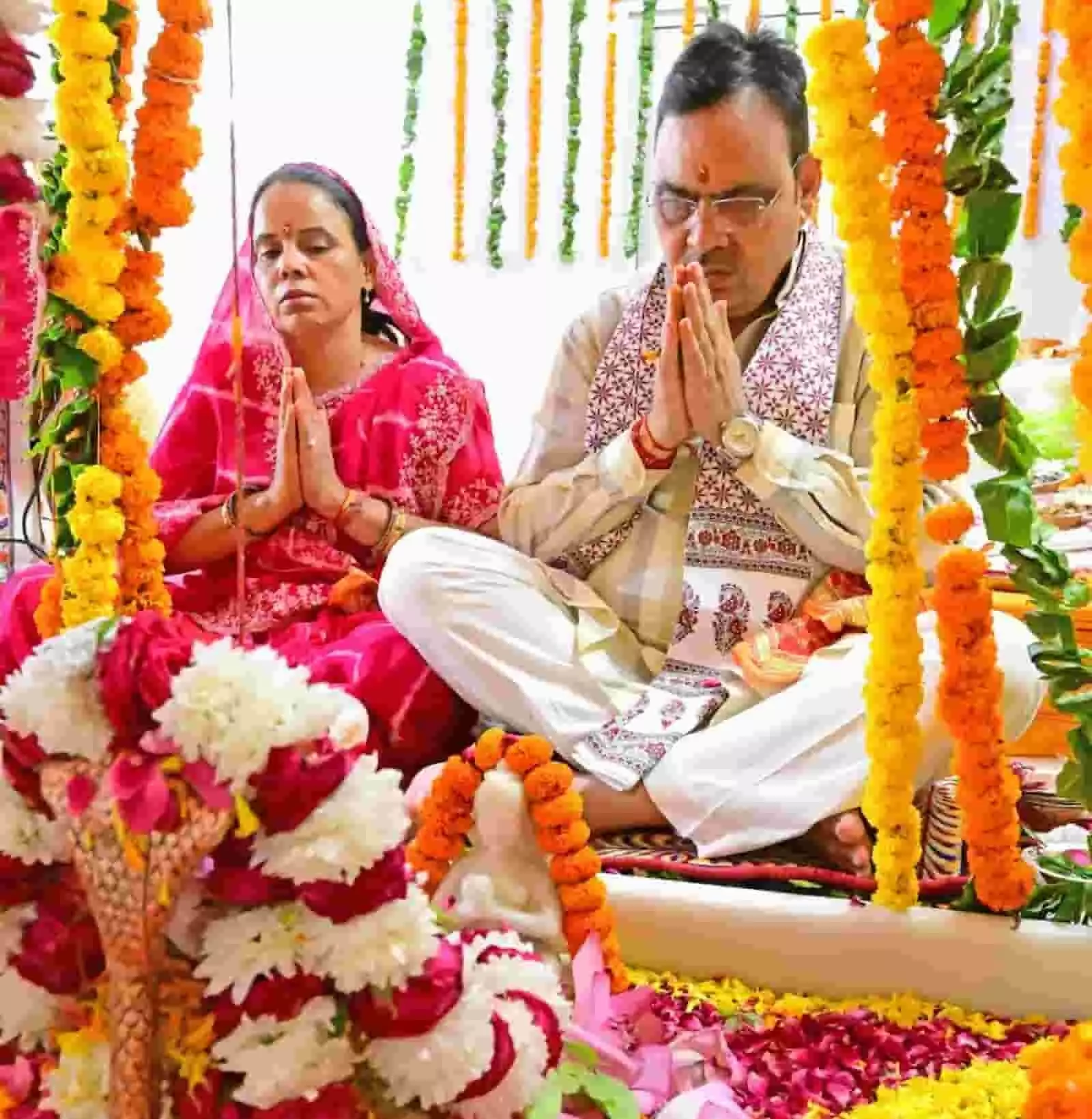 तस्वीर में मुख्यमंत्री भजनलाल शर्मा पूजा करते हुए नजर आ रहे हैं। तस्वीर में मुख्यमंत्री भजनलाल शर्मा पूजा करते हुए नजर आ रहे हैं।