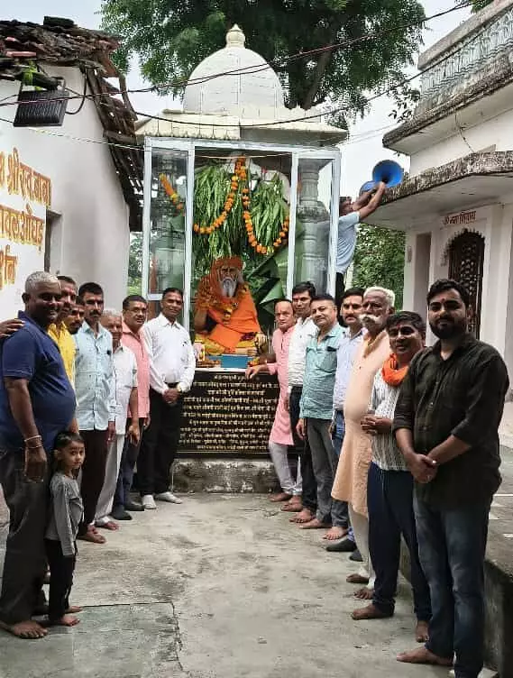पंचमुखी हनुमान मंदिर में संत रविदास जयंती पर एकत्र हुए श्रद्धालु और भाजपा कार्यकर्ता। पंचमुखी हनुमान मंदिर में संत रविदास जयंती पर एकत्र हुए श्रद्धालु और भाजपा कार्यकर्ता।