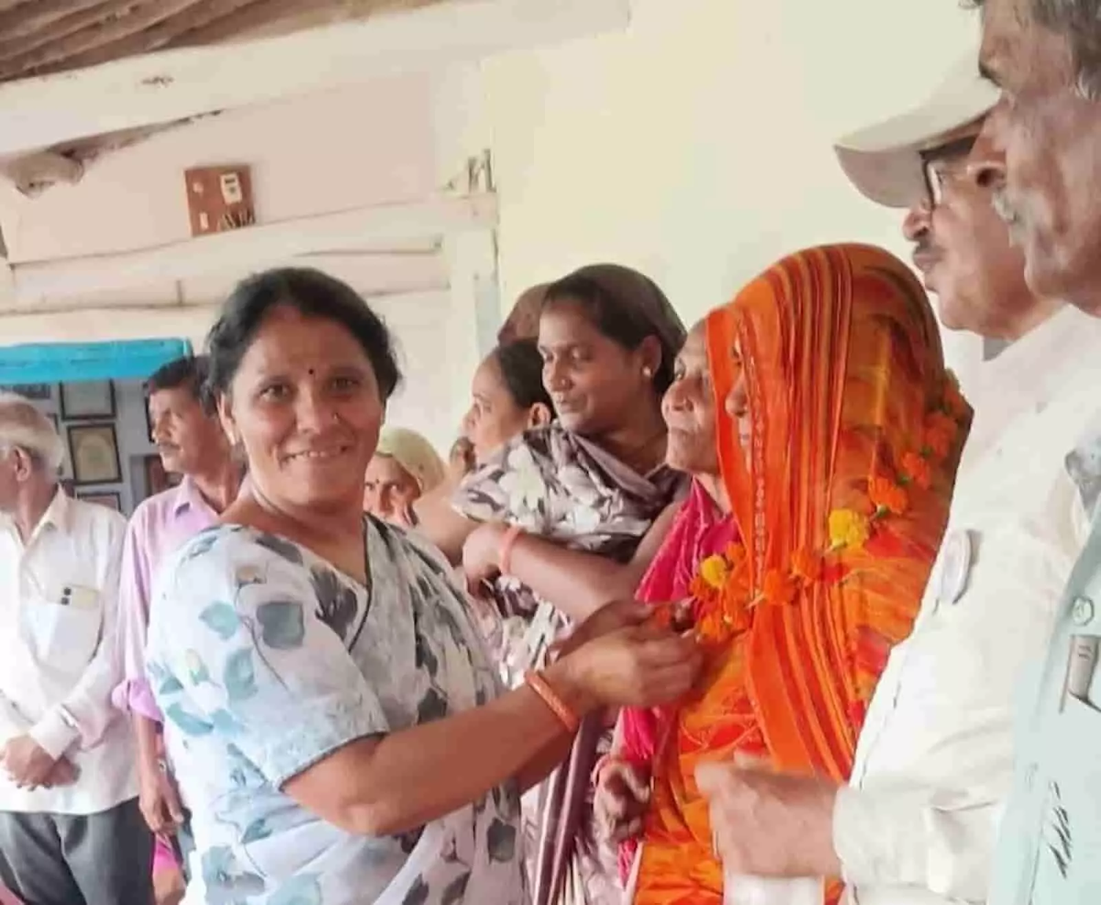 तस्वीर में पहाड़ा क्लस्टर में अरावली निर्माण मजदूर संघ के चुनाव के बाद पदाधिकारी नजर आ रहे हैं। तस्वीर में पहाड़ा क्लस्टर में अरावली निर्माण मजदूर संघ के चुनाव के बाद पदाधिकारी नजर आ रहे हैं।