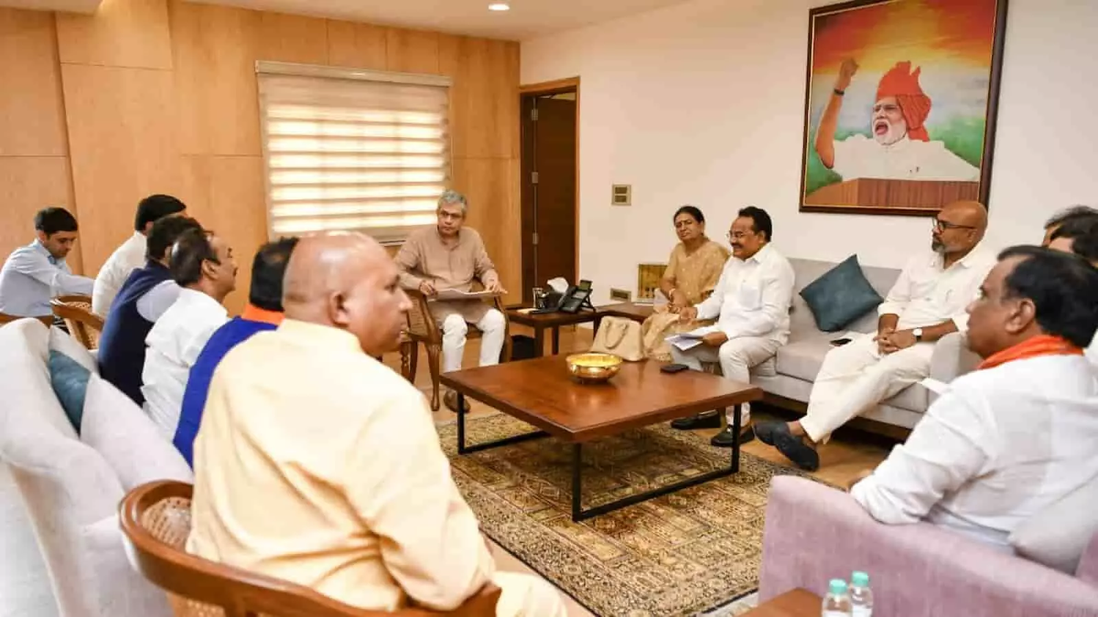 रेल मंत्री अश्विनी वैष्णव तेलंगाना के जनप्रतिनिधियों के साथ बैठक करते हुए रेल मंत्री अश्विनी वैष्णव तेलंगाना के जनप्रतिनिधियों के साथ बैठक करते हुए