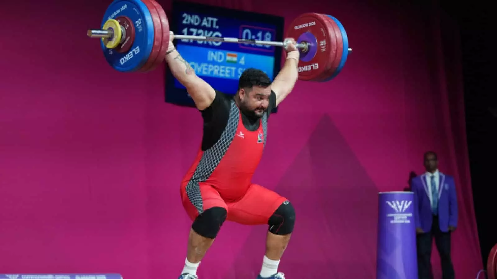 तस्वीर में भारतीय वेटलिफ्टर लवप्रीत सिंह ग्लासगो कॉमनवेल्थ गेम्स में वजन उठाते दिख रहे हैं। तस्वीर में भारतीय वेटलिफ्टर लवप्रीत सिंह ग्लासगो कॉमनवेल्थ गेम्स में वजन उठाते दिख रहे हैं।