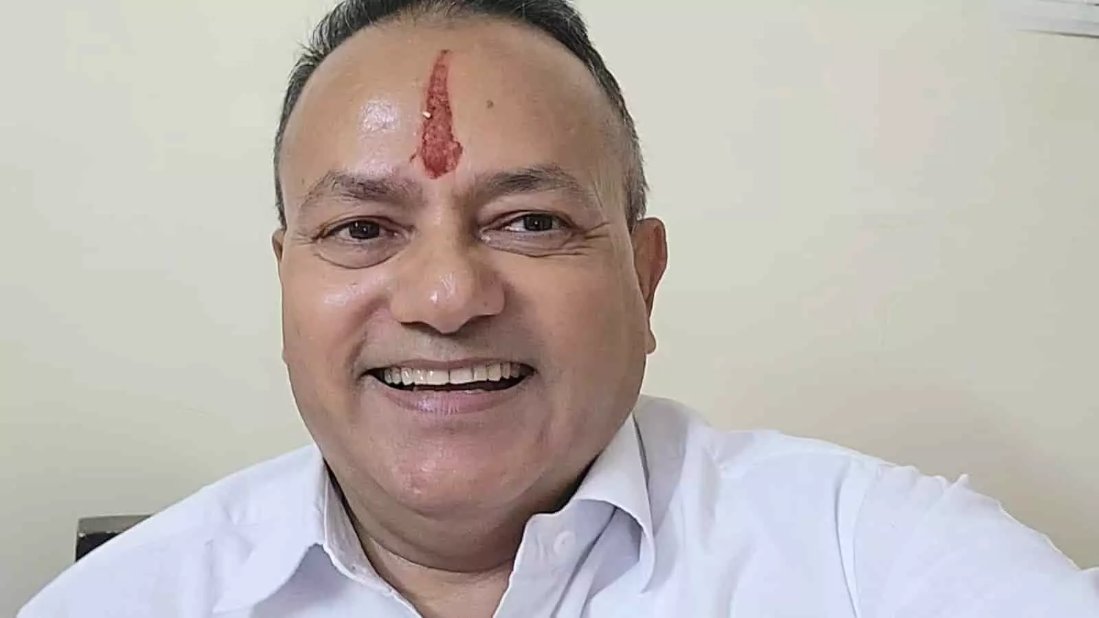 तस्वीर में सफेद शर्ट पहने मुस्कुराते हुए प्रो. मधु मुकुल चतुर्वेदी दिख रहे हैं। तस्वीर में सफेद शर्ट पहने मुस्कुराते हुए प्रो. मधु मुकुल चतुर्वेदी दिख रहे हैं।