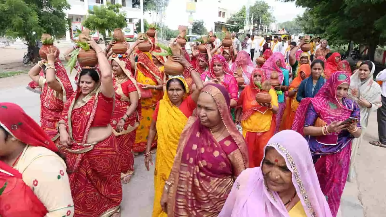 तस्वीर में मदन राठौड़ प्रेस कॉन्फ्रेंस में मीडिया को संबोधित करते हुए दिख रहे हैं। तस्वीर में मदन राठौड़ प्रेस कॉन्फ्रेंस में मीडिया को संबोधित करते हुए दिख रहे हैं।