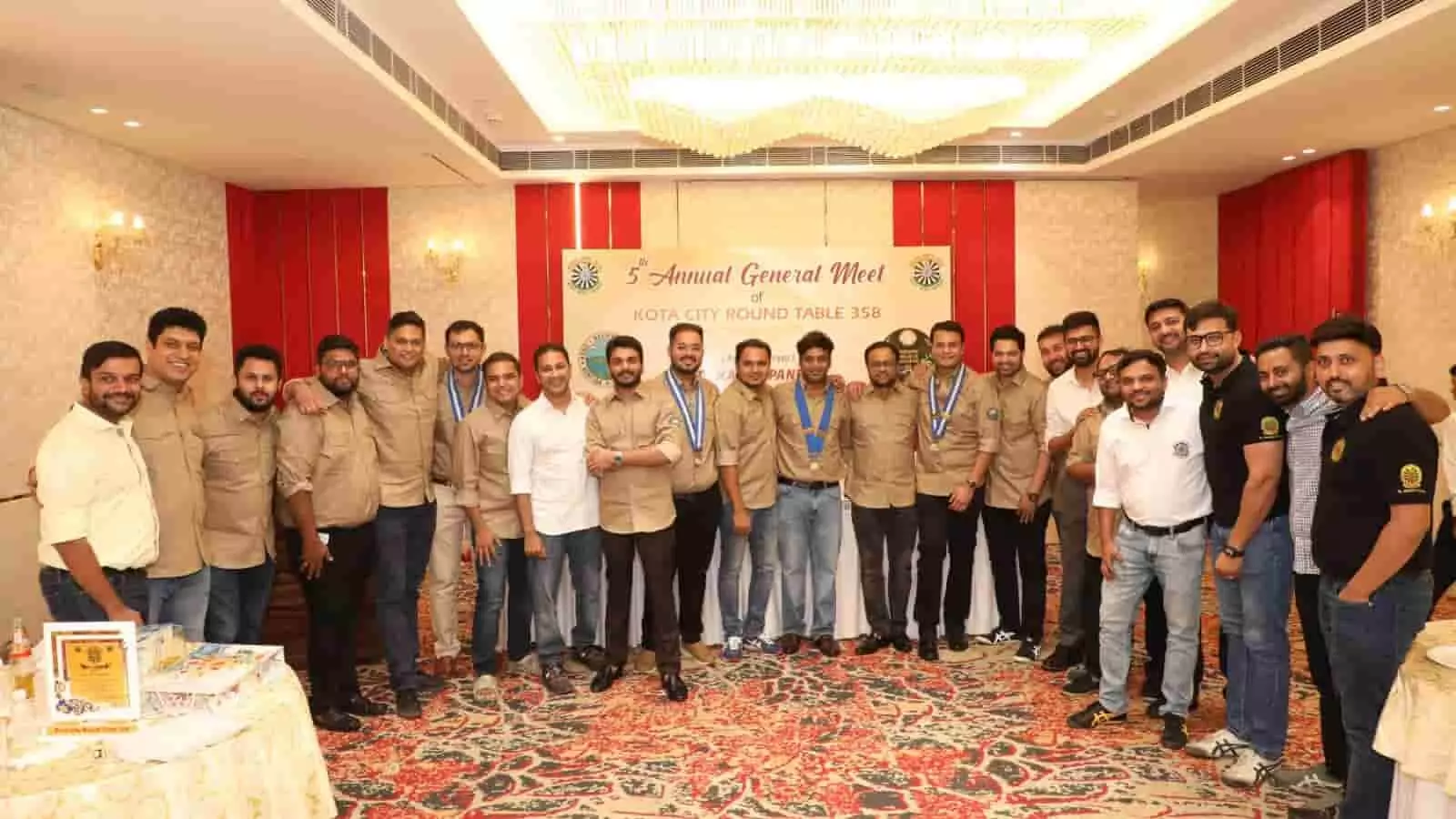 तस्वीर में कोटा सिटी राउंड टेबल के सदस्य वार्षिक आम सभा में नजर आ रहे हैं। तस्वीर में कोटा सिटी राउंड टेबल के सदस्य वार्षिक आम सभा में नजर आ रहे हैं।