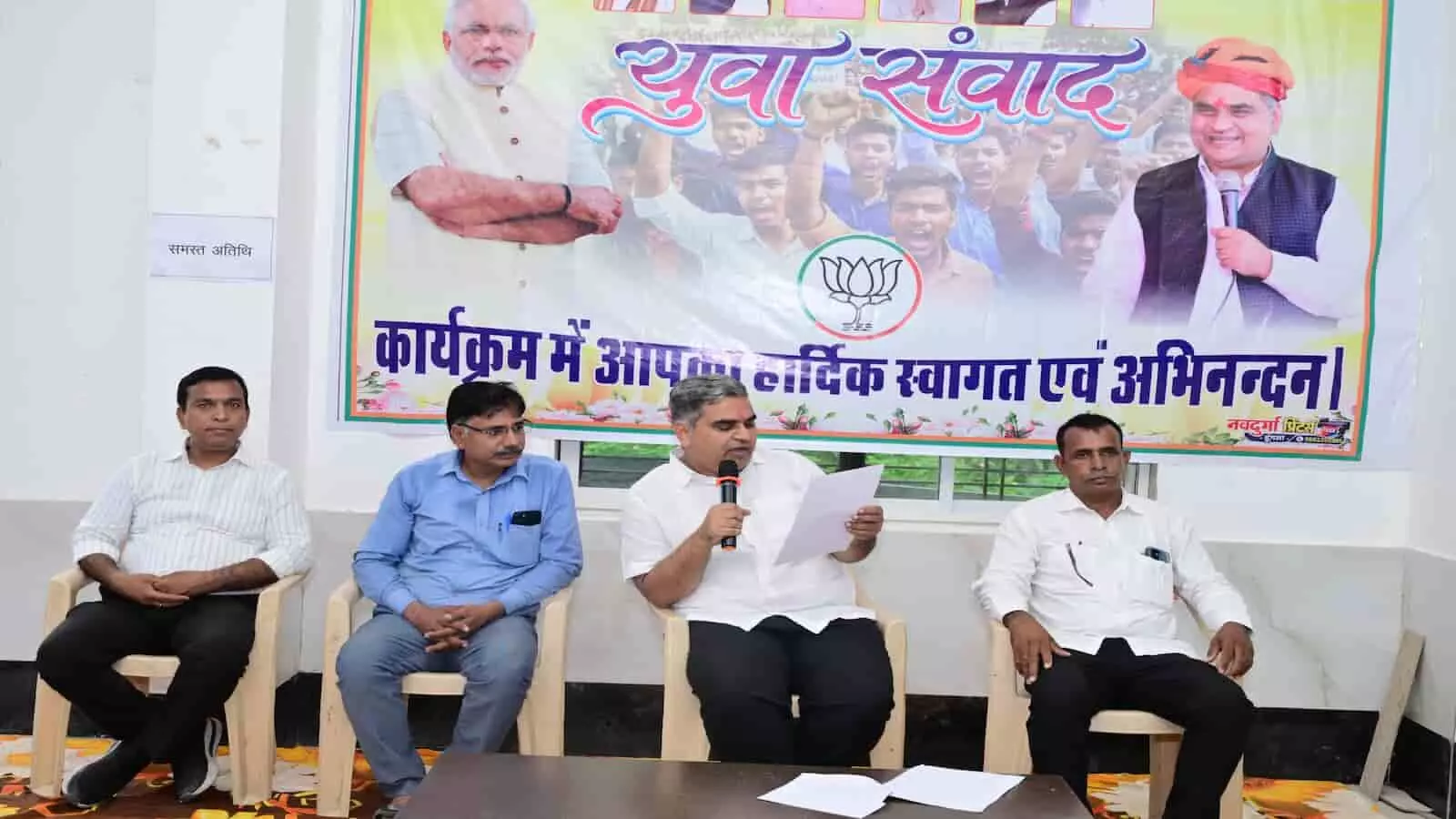 तस्वीर में सहकारिता मंत्री गौतम दक बड़ीसादड़ी में युवा संवाद कार्यक्रम के दौरान संबोधित करते हुए। तस्वीर में सहकारिता मंत्री गौतम दक बड़ीसादड़ी में युवा संवाद कार्यक्रम के दौरान संबोधित करते हुए।