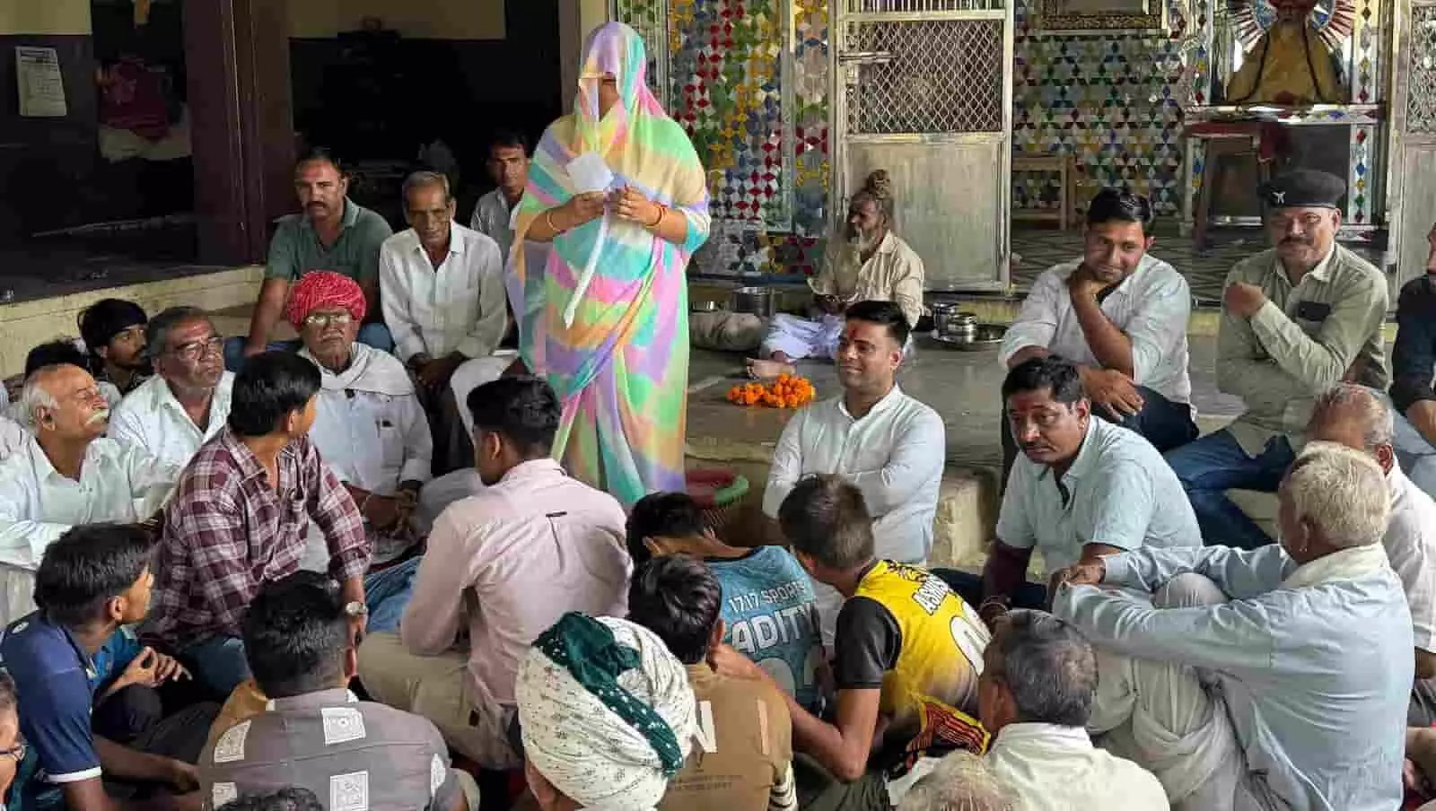 खेरोदा में आयोजित कांग्रेस बैठक में कार्यकर्ताओं को संबोधित करतीं पूर्व विधायक प्रीति गजेंद्र सिंह शक्तावत। खेरोदा में आयोजित कांग्रेस बैठक में कार्यकर्ताओं को संबोधित करतीं पूर्व विधायक प्रीति गजेंद्र सिंह शक्तावत।