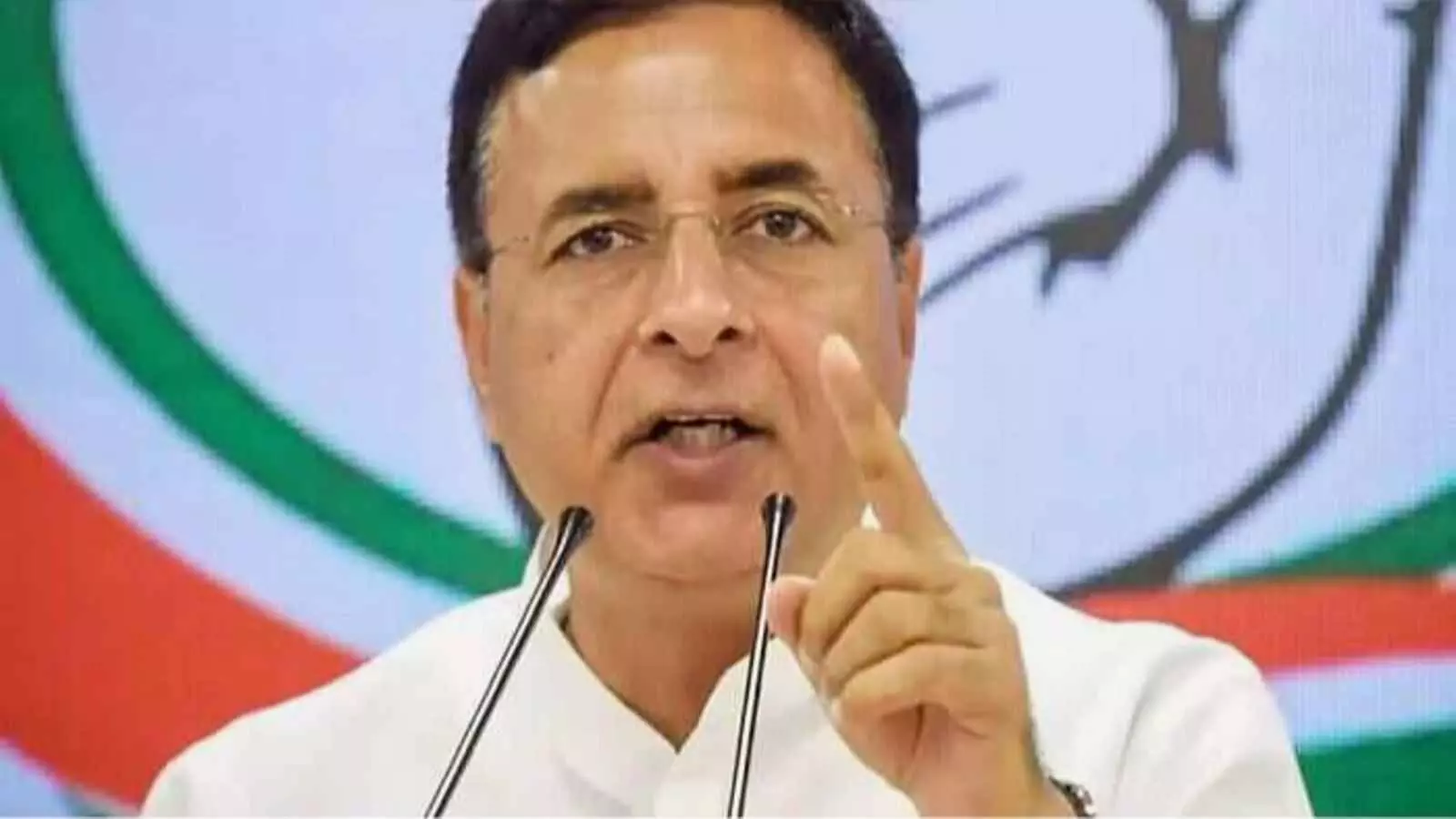 प्रेस कॉन्फ्रेंस में बोलते हुए रणदीप सुरजेवाला नई दिल्ली में युवाओं और डिलिमिटेशन बिल के मुद्दों पर अपनी बात रख रहे हैं। प्रेस कॉन्फ्रेंस में बोलते हुए रणदीप सुरजेवाला नई दिल्ली में युवाओं और डिलिमिटेशन बिल के मुद्दों पर अपनी बात रख रहे हैं।