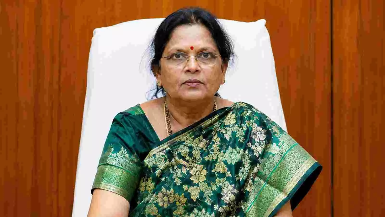 कुर्सी पर बैठीं नई महानिदेशक वर्षा अशोक अगलावे कोलकाता में जियोलॉजिकल सर्वे ऑफ इंडिया के कार्यालय में नजर आ रही हैं। कुर्सी पर बैठीं नई महानिदेशक वर्षा अशोक अगलावे कोलकाता में जियोलॉजिकल सर्वे ऑफ इंडिया के कार्यालय में नजर आ रही हैं।