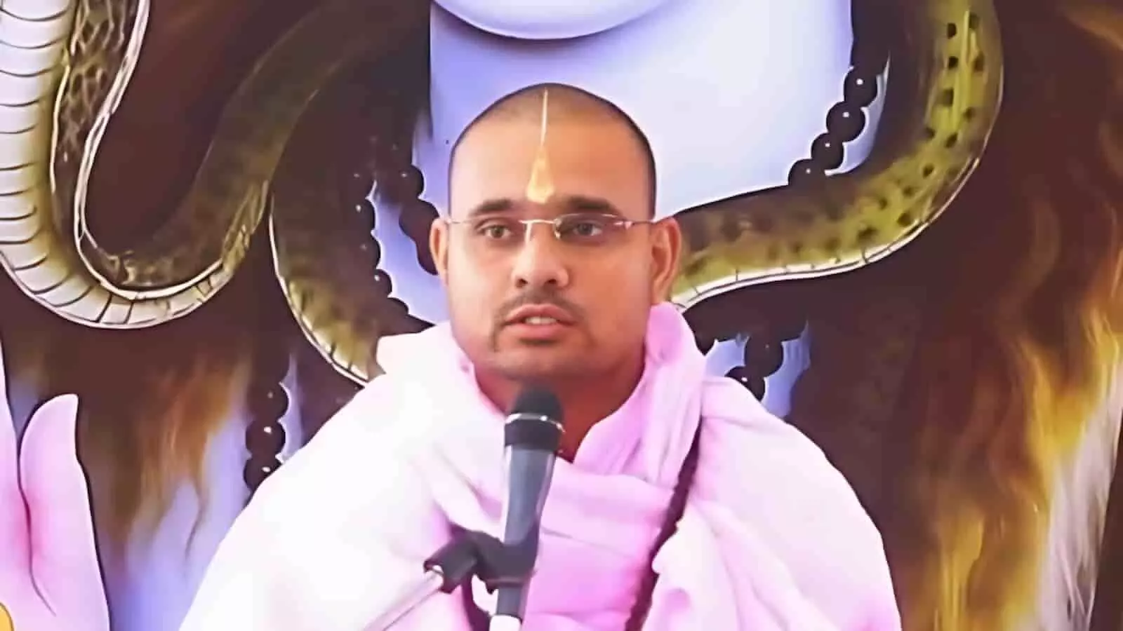 तस्वीर में संत दिग्विजय राम रामद्वारा में प्रवचन देते हुए दिख रहे हैं। तस्वीर में संत दिग्विजय राम रामद्वारा में प्रवचन देते हुए दिख रहे हैं।