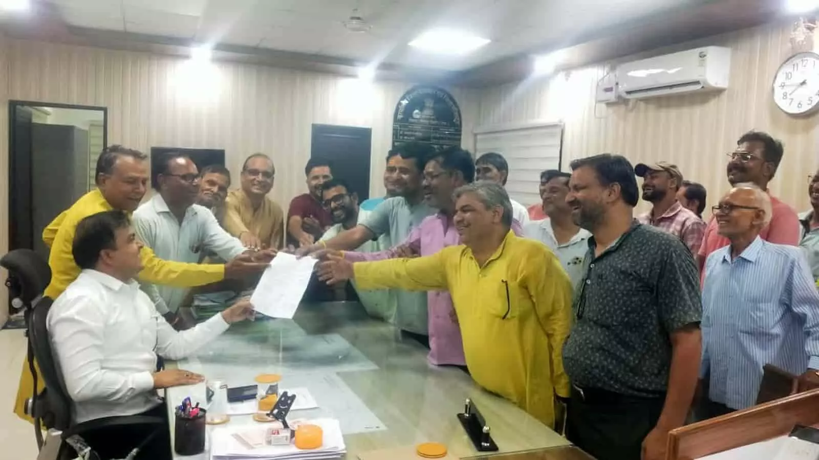जयपुर लाठीचार्ज के विरोध में गंगापुर सिटी में सवर्ण समाज का प्रदर्शन, सीएम को सौंपा ज्ञापन जयपुर लाठीचार्ज के विरोध में गंगापुर सिटी में सवर्ण समाज का प्रदर्शन, सीएम को सौंपा ज्ञापन