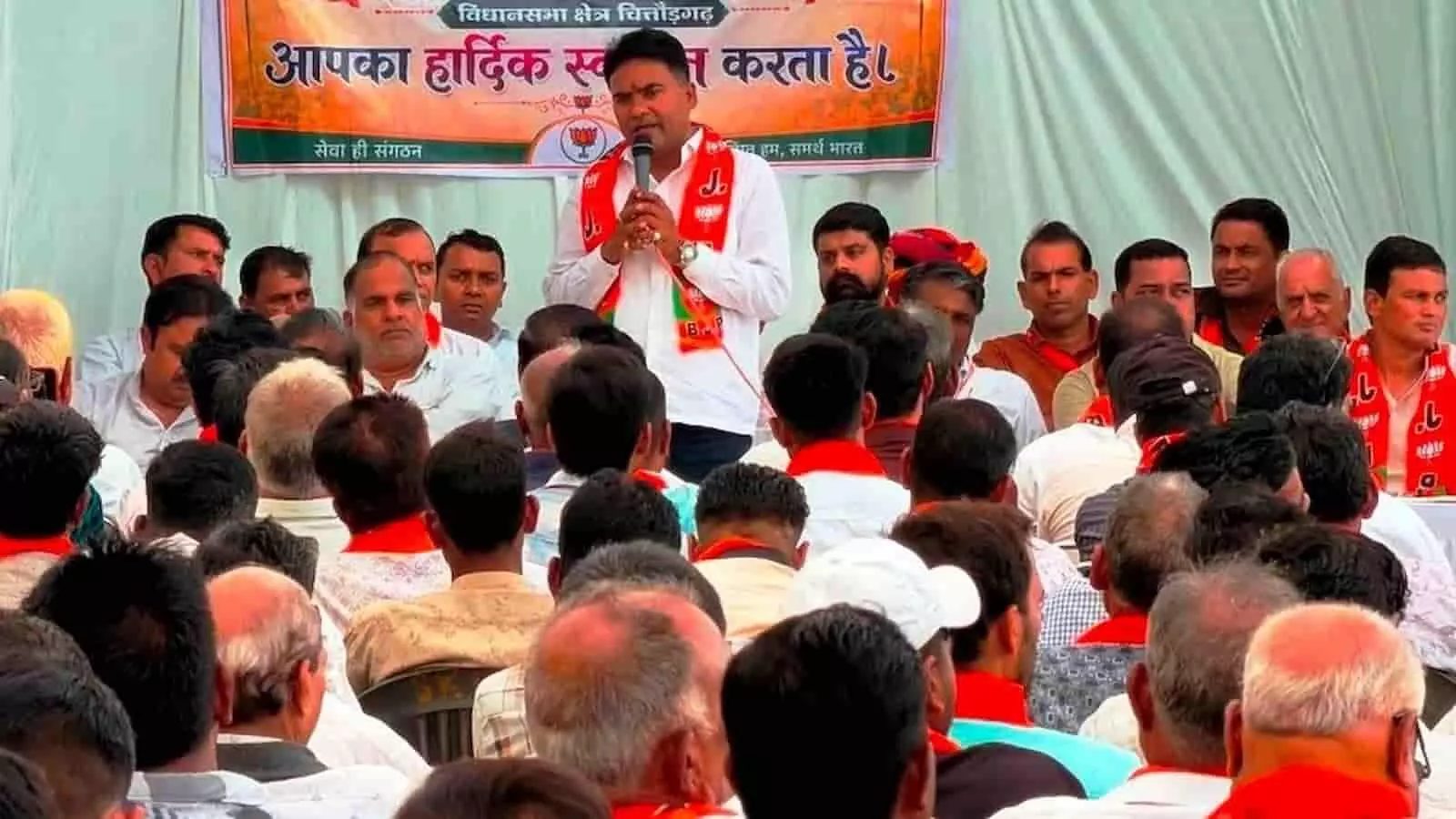 तस्वीर में विधायक चंद्रभान सिंह आक्या चित्तौड़गढ़ में भाजपा मंडल की बैठक को संबोधित कर रहे हैं। तस्वीर में विधायक चंद्रभान सिंह आक्या चित्तौड़गढ़ में भाजपा मंडल की बैठक को संबोधित कर रहे हैं।