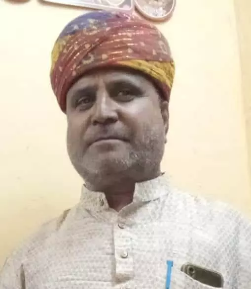 तस्वीर में पारंपरिक पोशाक और साफा पहने श्री राजेन्द्र कुमार मूंदड़ा दिखाई दे रहे हैं। तस्वीर में पारंपरिक पोशाक और साफा पहने श्री राजेन्द्र कुमार मूंदड़ा दिखाई दे रहे हैं।