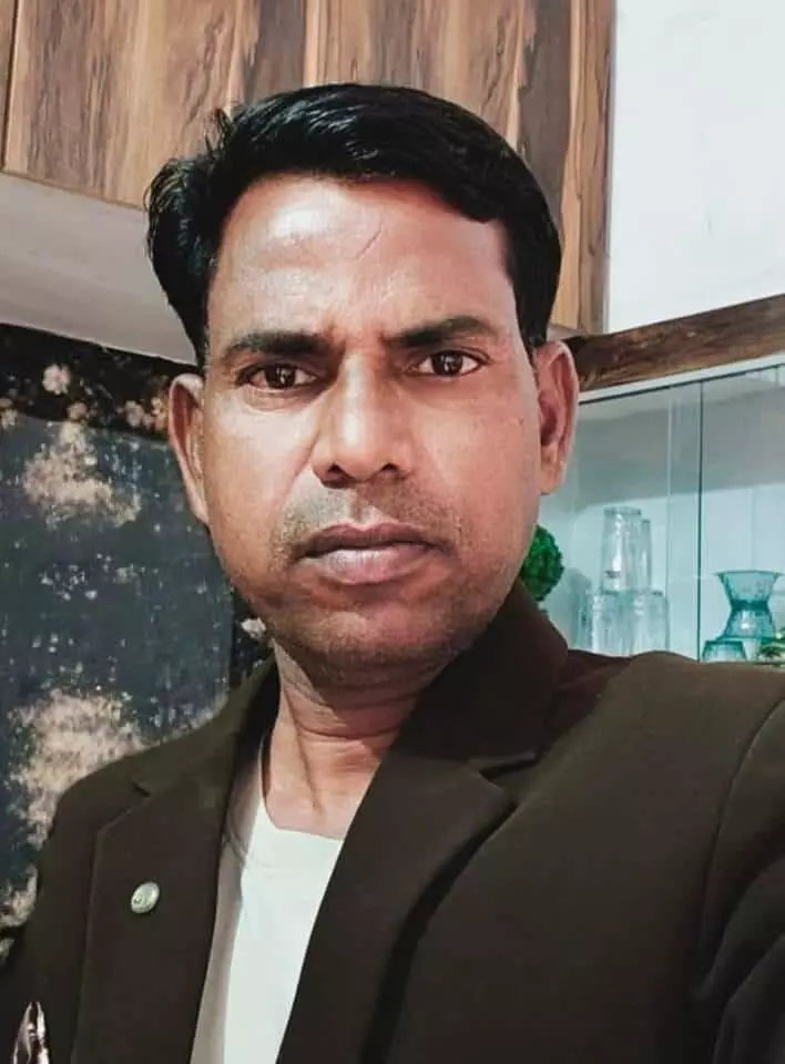 तस्वीर में वाल्मीकि महापंचायत के भीलवाड़ा शहर नगर अध्यक्ष रतन लाल नकवाल नजर आ रहे हैं। तस्वीर में वाल्मीकि महापंचायत के भीलवाड़ा शहर नगर अध्यक्ष रतन लाल नकवाल नजर आ रहे हैं।