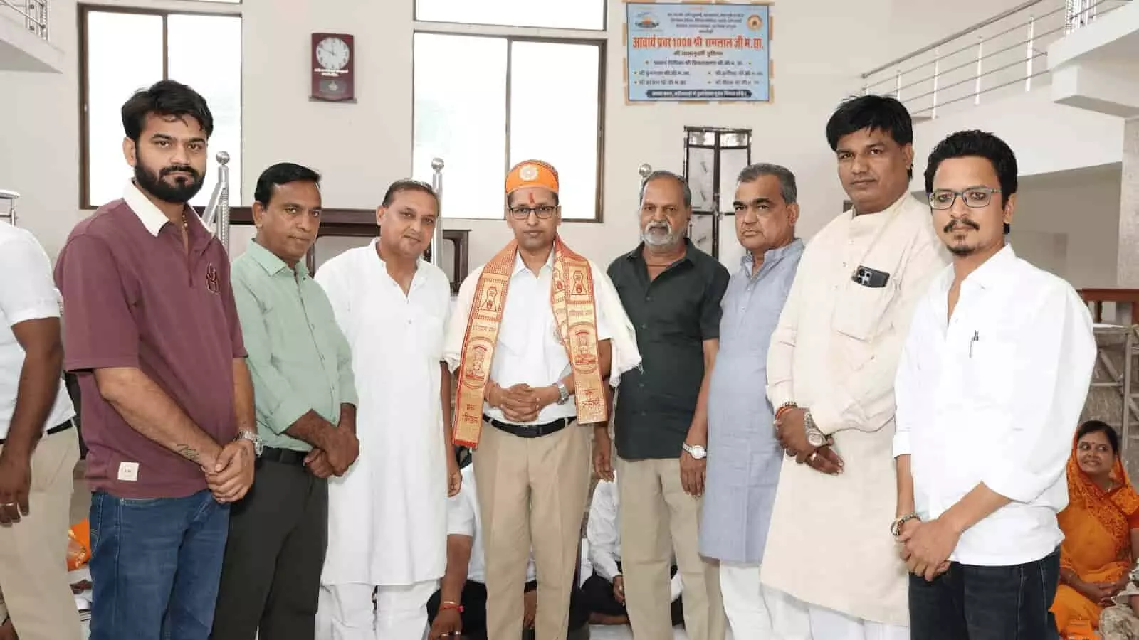तस्वीर में समता युवा संघ के राष्ट्रीय अध्यक्ष दीपक कंठालिया डीडवाना के हॉल में समाज के लोगों के साथ खड़े हैं। तस्वीर में समता युवा संघ के राष्ट्रीय अध्यक्ष दीपक कंठालिया डीडवाना के हॉल में समाज के लोगों के साथ खड़े हैं।
