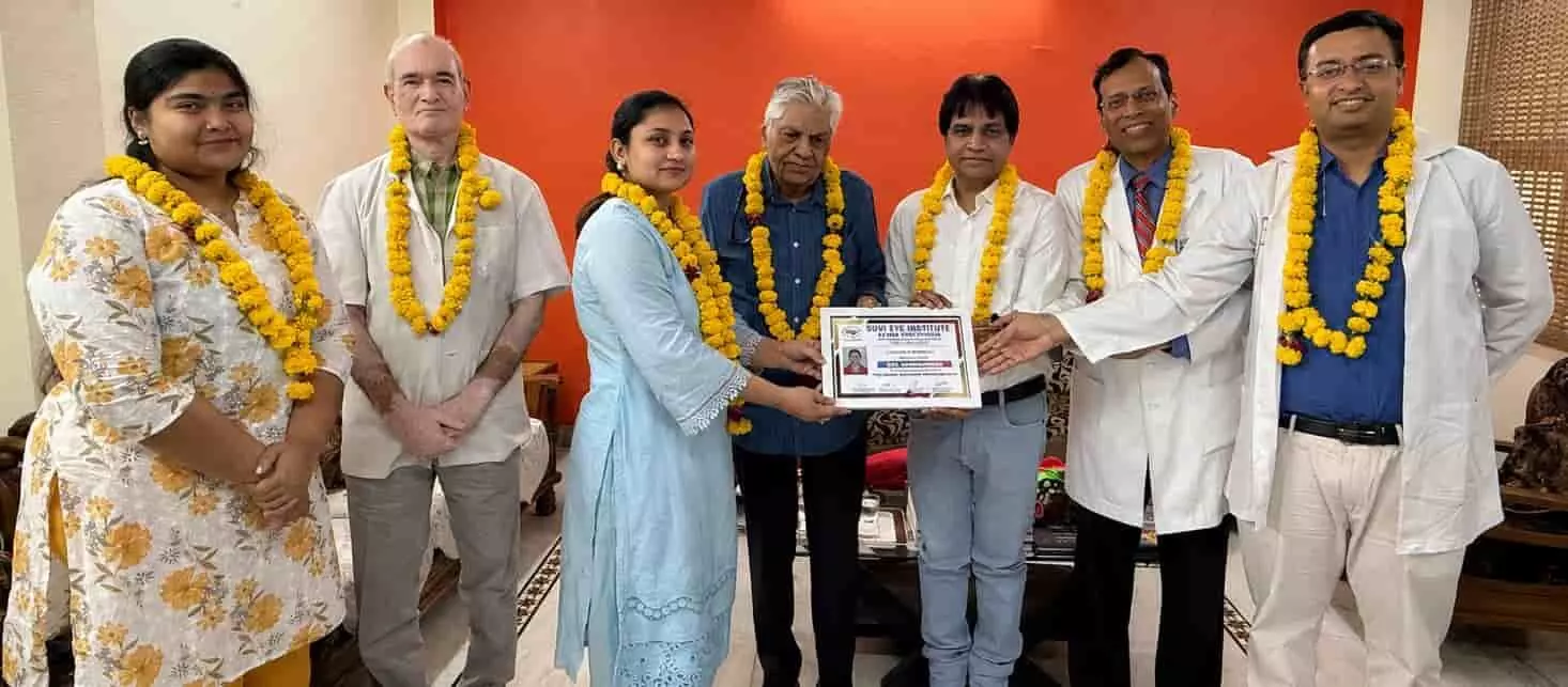कोटा के नेत्र चिकित्सालय में प्रमाण-पत्र वितरण कार्यक्रम के दौरान चिकित्सक और अतिथि। कोटा के नेत्र चिकित्सालय में प्रमाण-पत्र वितरण कार्यक्रम के दौरान चिकित्सक और अतिथि।