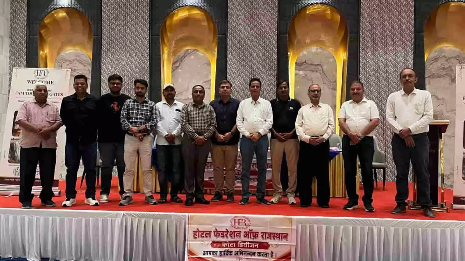 होटल फेडरेशन ऑफ़ राजस्थान के पदाधिकारी और सदस्य बूंदी के रिसॉर्ट में मंच पर खड़े हैं। होटल फेडरेशन ऑफ़ राजस्थान के पदाधिकारी और सदस्य बूंदी के रिसॉर्ट में मंच पर खड़े हैं।