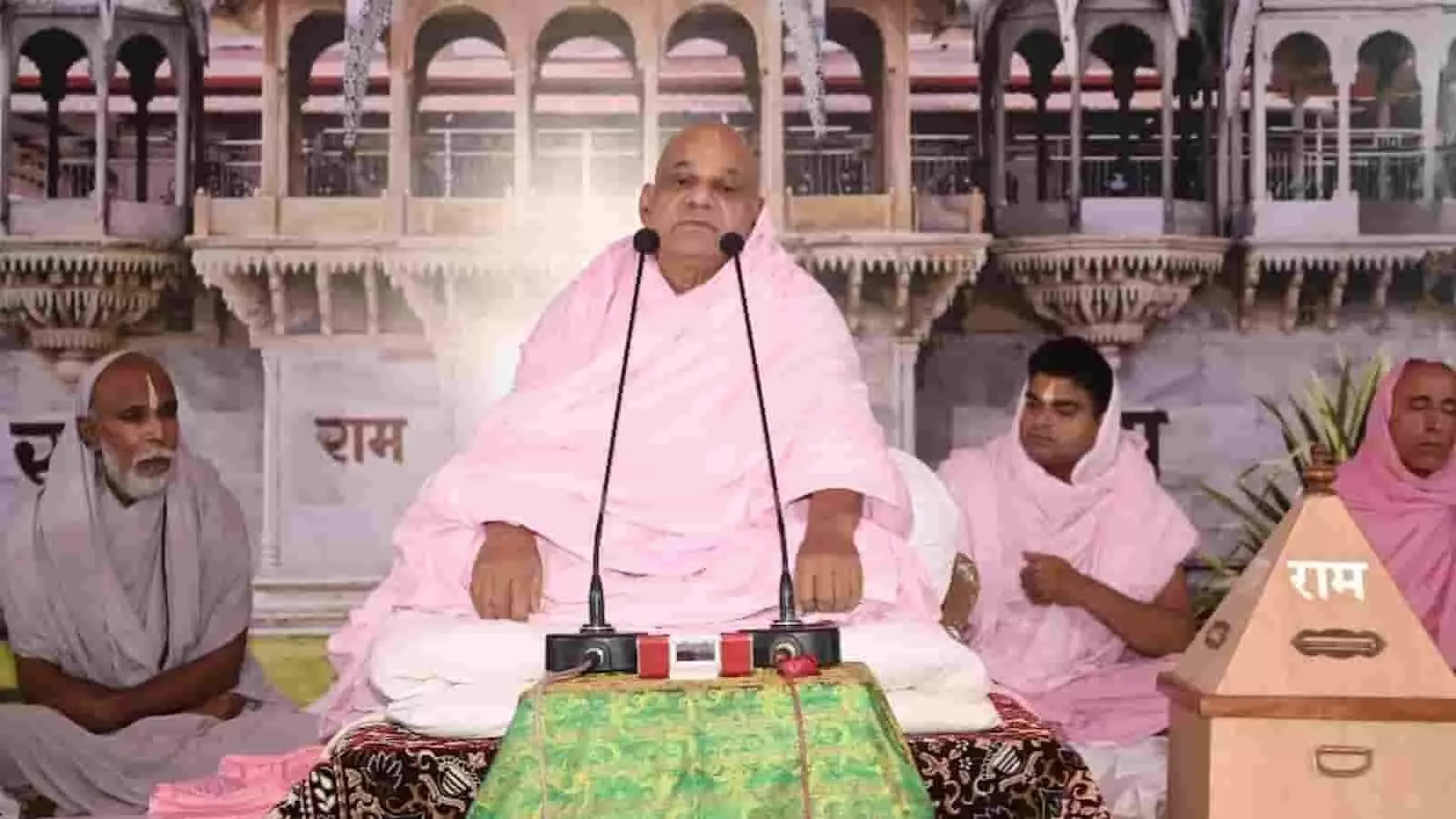 आचार्य श्रीरामदयालजी महाराज माणिक्यनगर रामद्वारा धाम में सत्संग को संबोधित कर रहे हैं। आचार्य श्रीरामदयालजी महाराज माणिक्यनगर रामद्वारा धाम में सत्संग को संबोधित कर रहे हैं।
