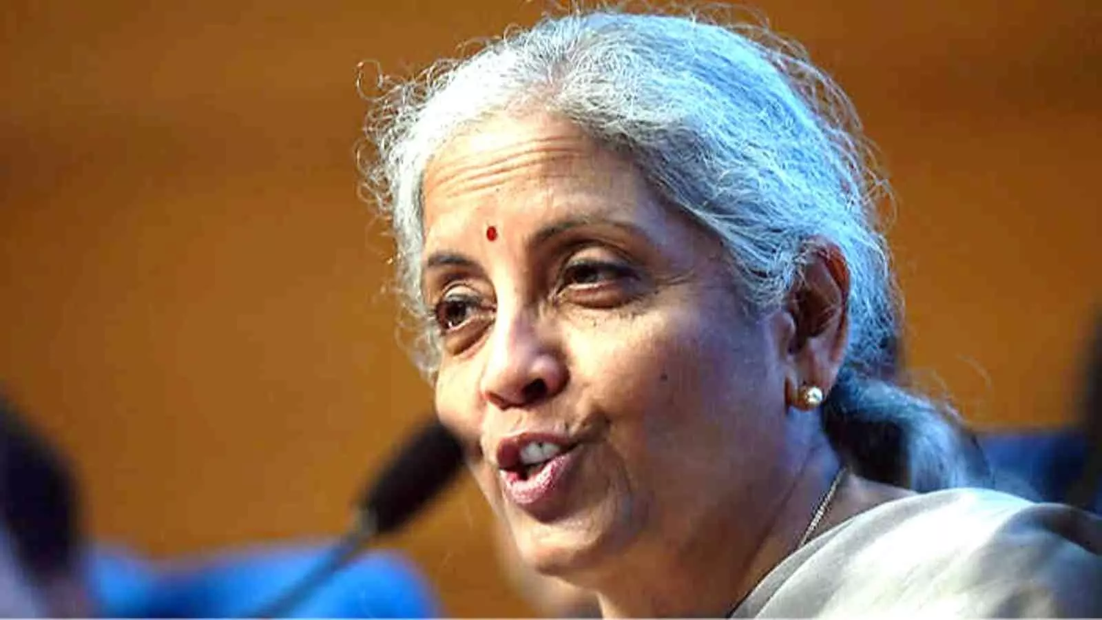 वित्त मंत्री निर्मला सीतारमण यूपीआई ट्रांजैक्शन और एमडीआर नियमों के संदर्भ में अपनी बात रखते हुए| वित्त मंत्री निर्मला सीतारमण यूपीआई ट्रांजैक्शन और एमडीआर नियमों के संदर्भ में अपनी बात रखते हुए|