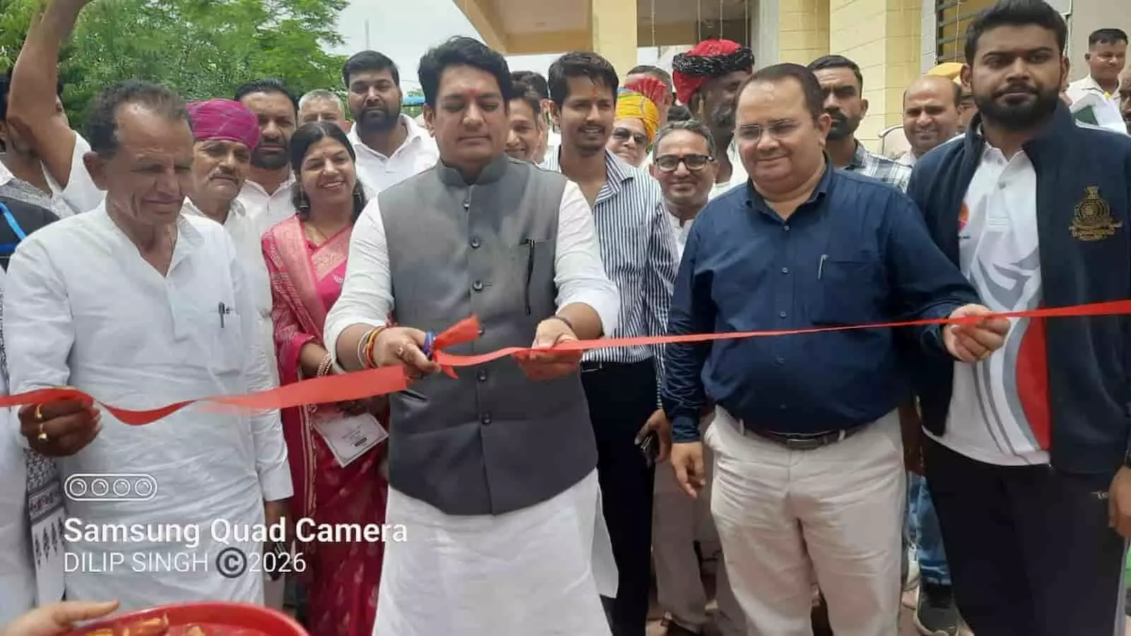 तस्वीर में मंत्री अविनाश गहलोत कलेक्ट्रेट परिसर में जिला प्रगति प्रदर्शनी का फीता काट रहे हैं। तस्वीर में मंत्री अविनाश गहलोत कलेक्ट्रेट परिसर में जिला प्रगति प्रदर्शनी का फीता काट रहे हैं।