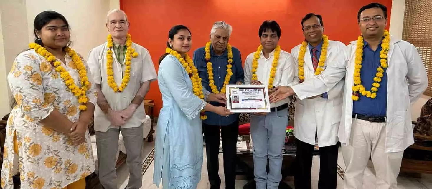 कोटा के नेत्र चिकित्सालय में चिकित्सकों द्वारा फेलोशिप प्रमाण-पत्र प्रदान किया जा रहा है। कोटा के नेत्र चिकित्सालय में चिकित्सकों द्वारा फेलोशिप प्रमाण-पत्र प्रदान किया जा रहा है।
