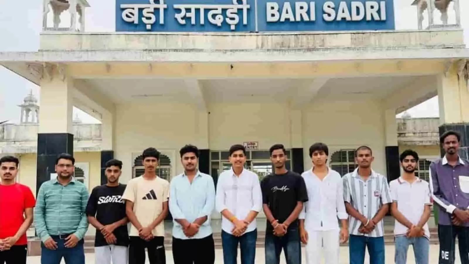 तस्वीर में बड़ी सादड़ी में एनएसयूआई के नए पदाधिकारी नजर आ रहे हैं। तस्वीर में बड़ी सादड़ी में एनएसयूआई के नए पदाधिकारी नजर आ रहे हैं।