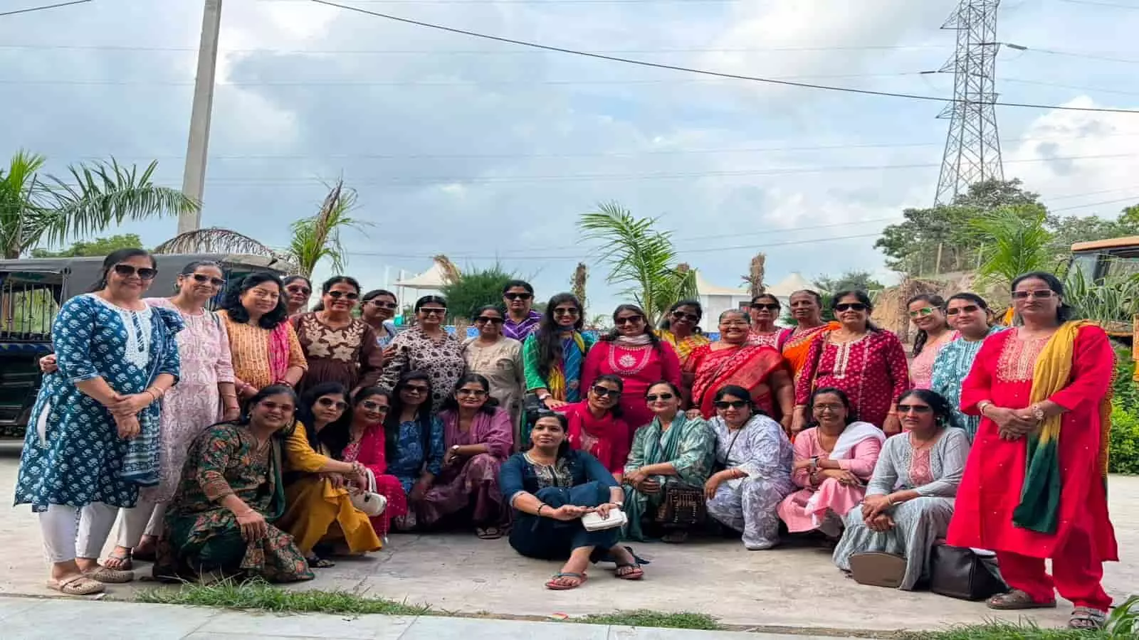 भीलवाड़ा के शुभम रिसोर्ट में आयोजित कार्यक्रम के दौरान माहेश्वरी महिला मंडल की सदस्य नजर आ रही हैं। भीलवाड़ा के शुभम रिसोर्ट में आयोजित कार्यक्रम के दौरान माहेश्वरी महिला मंडल की सदस्य नजर आ रही हैं।