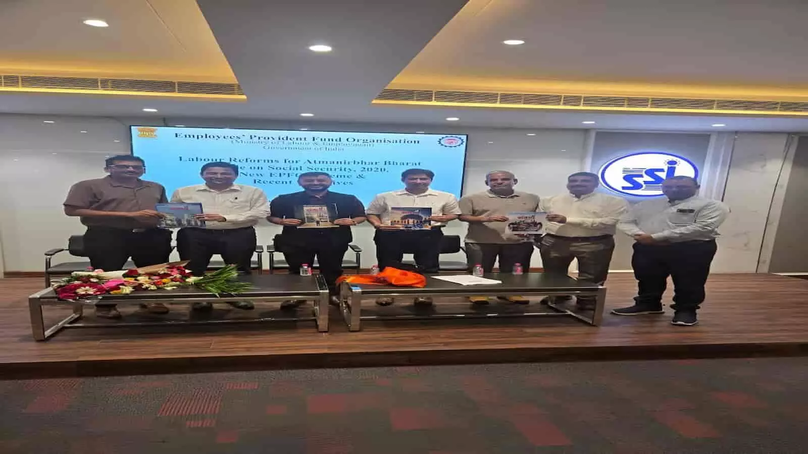 कोटा में एसएसआई द्वारा आयोजित सेमिनार में ईपीएफओ के नए नियमों पर चर्चा करते अधिकारी व उद्योग प्रतिनिधि। कोटा में एसएसआई द्वारा आयोजित सेमिनार में ईपीएफओ के नए नियमों पर चर्चा करते अधिकारी व उद्योग प्रतिनिधि।
