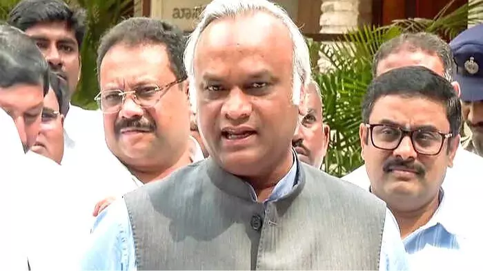 मंत्री प्रियांक खड़गे बेंगलुरु में आरएसएस के खिलाफ कानूनी कार्रवाई के संदर्भ में। मंत्री प्रियांक खड़गे बेंगलुरु में आरएसएस के खिलाफ कानूनी कार्रवाई के संदर्भ में।