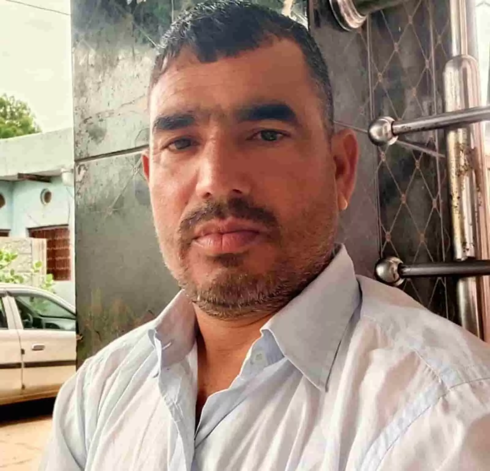 तस्वीर में कपासन के सेवाभावी कार्यकर्ता रामचंद्र जाट दिखाई दे रहे हैं। तस्वीर में कपासन के सेवाभावी कार्यकर्ता रामचंद्र जाट दिखाई दे रहे हैं।