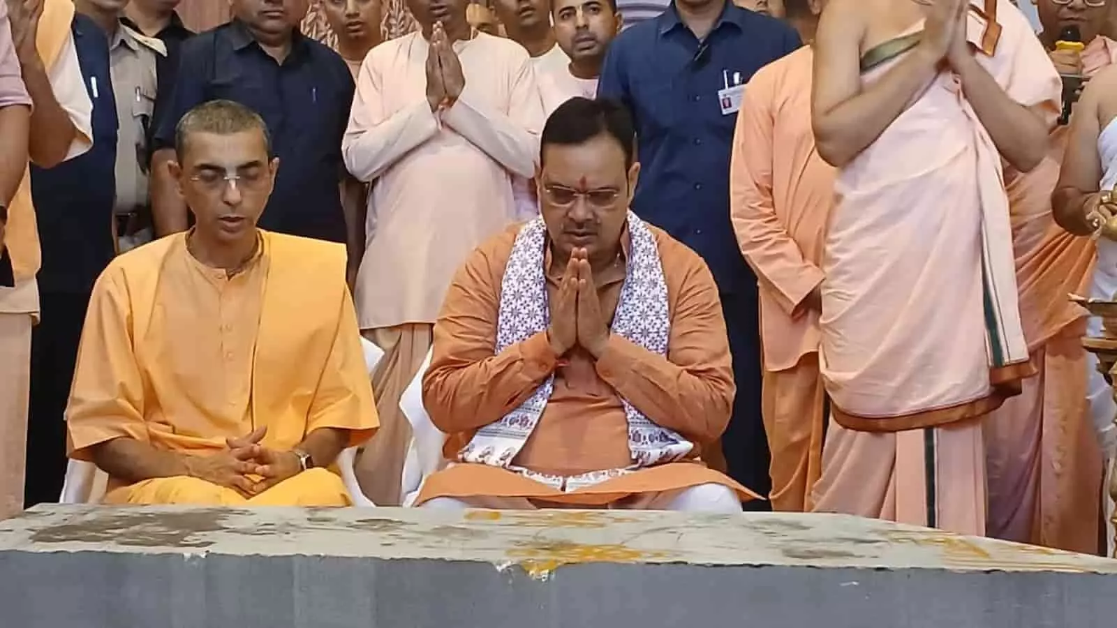 गुप्त वृन्दावन धाम में मुख्यमंत्री भजनलाल शर्मा शिला पूजन करते दिखाई दे रहे हैं। गुप्त वृन्दावन धाम में मुख्यमंत्री भजनलाल शर्मा शिला पूजन करते दिखाई दे रहे हैं।