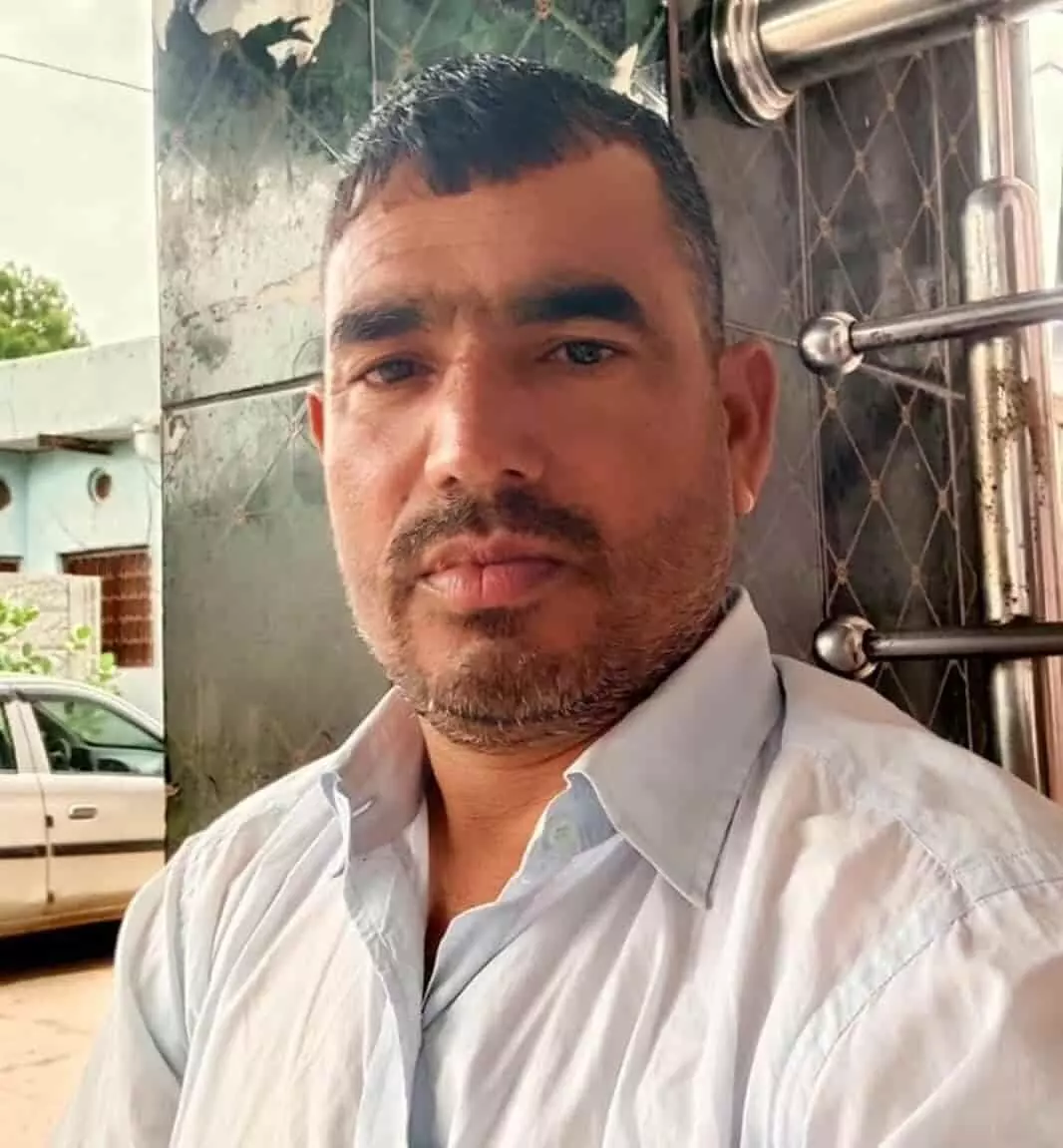 तस्वीर में जल संरक्षण कार्य में सक्रिय भूमिका निभाने वाले रामचंद्र जाट नजर आ रहे हैं। तस्वीर में जल संरक्षण कार्य में सक्रिय भूमिका निभाने वाले रामचंद्र जाट नजर आ रहे हैं।