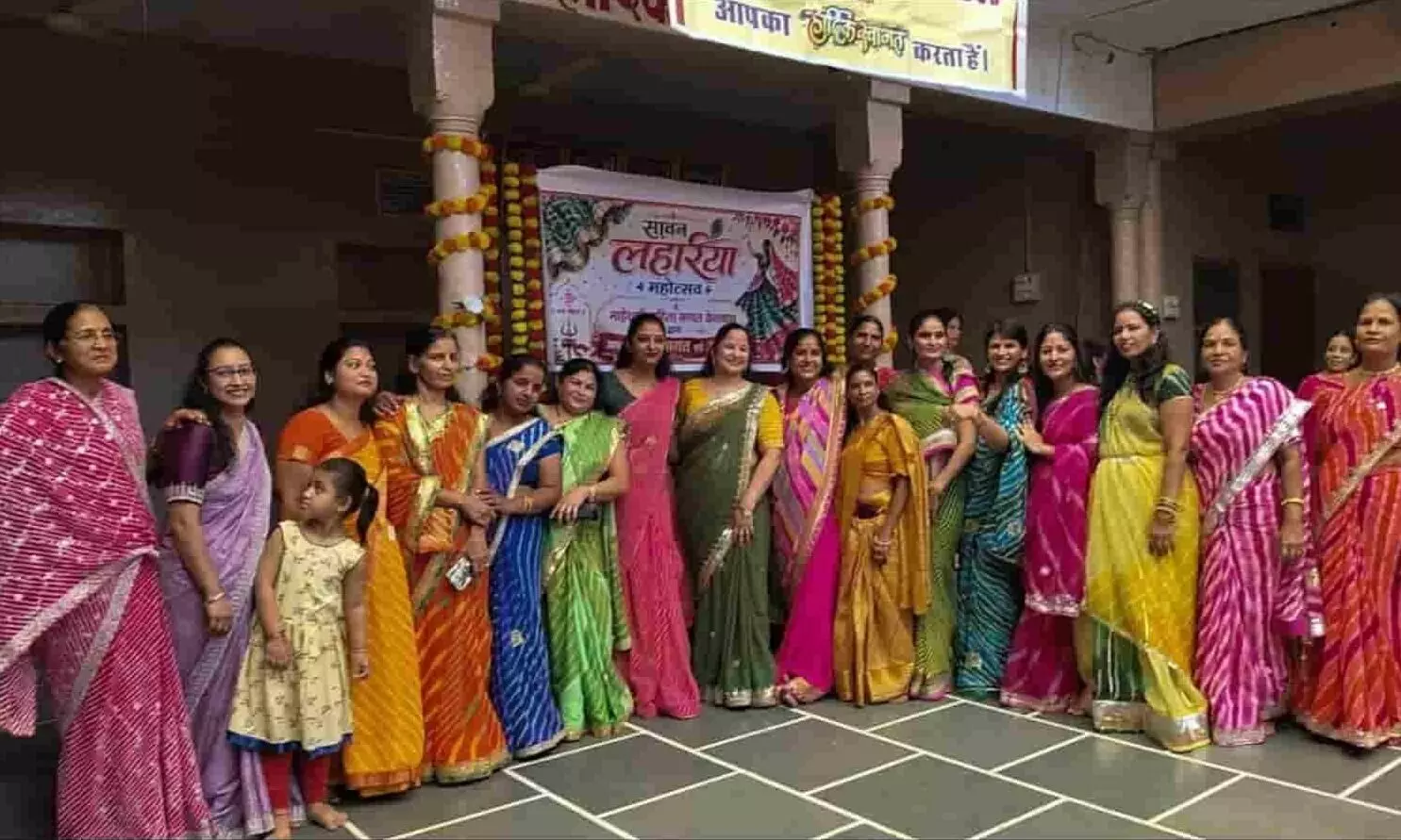 तस्वीर में केलवाड़ा माहेश्वरी भवन में पारंपरिक परिधानों में सावन उत्सव मनाती महिलाएं दिख रही हैं। तस्वीर में केलवाड़ा माहेश्वरी भवन में पारंपरिक परिधानों में सावन उत्सव मनाती महिलाएं दिख रही हैं।