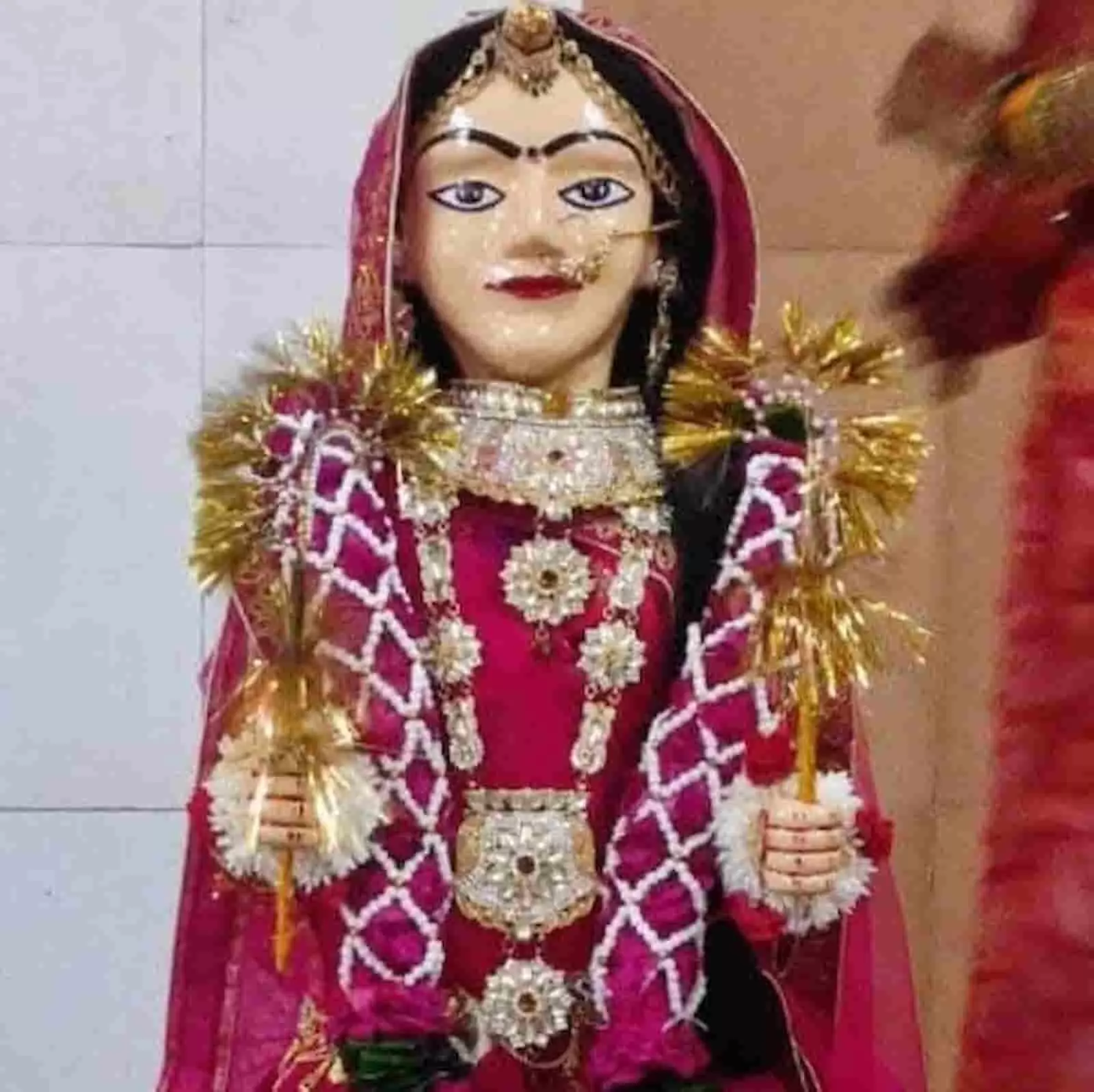 तस्वीर में कोटा में सजी हुई तीज माता की प्रतिमा नजर आ रही है। तस्वीर में कोटा में सजी हुई तीज माता की प्रतिमा नजर आ रही है।