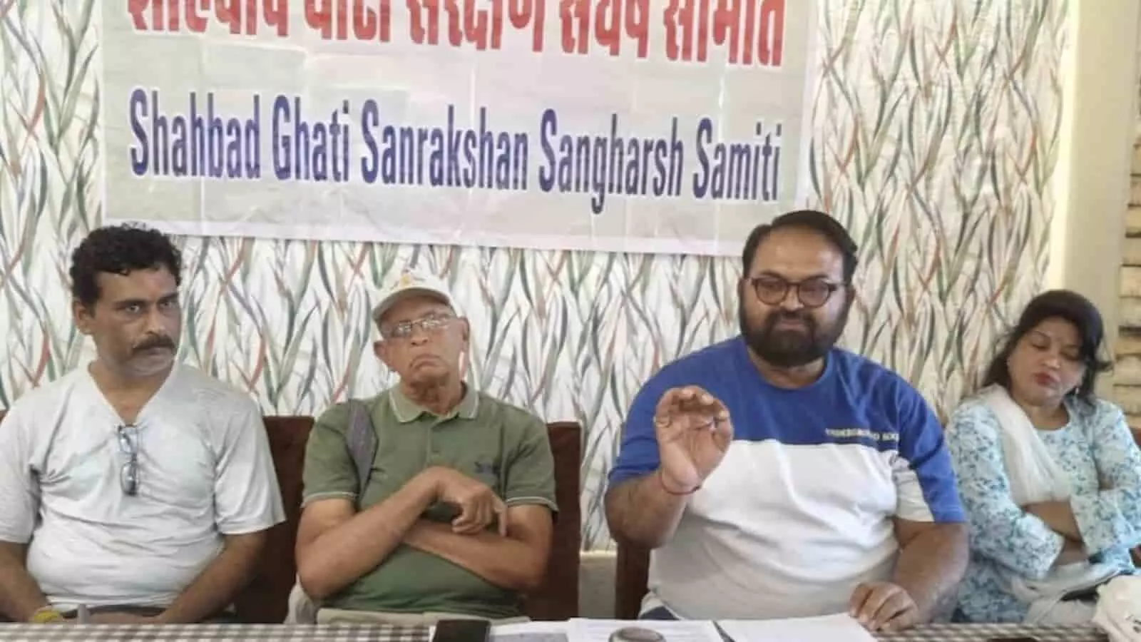 तस्वीर में शाहबाद घाटी संरक्षण संघर्ष समिति के बैनर तले प्रेस कॉन्फ्रेंस करते हुए लोग नजर आ रहे हैं। तस्वीर में शाहबाद घाटी संरक्षण संघर्ष समिति के बैनर तले प्रेस कॉन्फ्रेंस करते हुए लोग नजर आ रहे हैं।