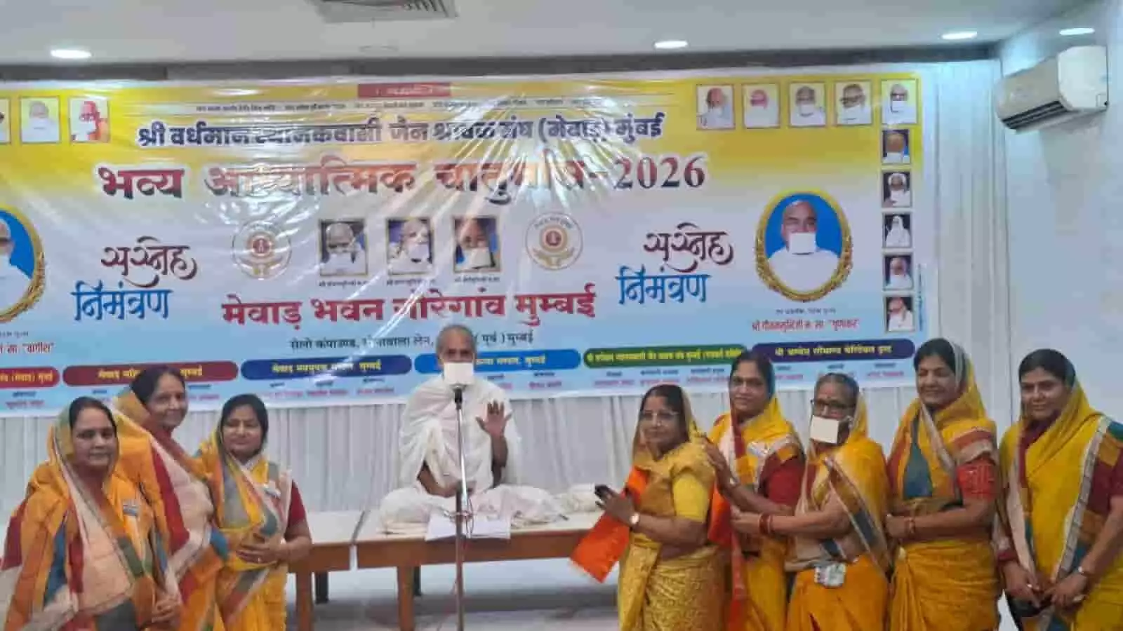 तस्वीर में मेवाड़ भवन गोरेगांव मुंबई में महिला समागम के मंच पर बैठे उपप्रवर्तक विनय मुनि म.सा. दिख रहे हैं। तस्वीर में मेवाड़ भवन गोरेगांव मुंबई में महिला समागम के मंच पर बैठे उपप्रवर्तक विनय मुनि म.सा. दिख रहे हैं।