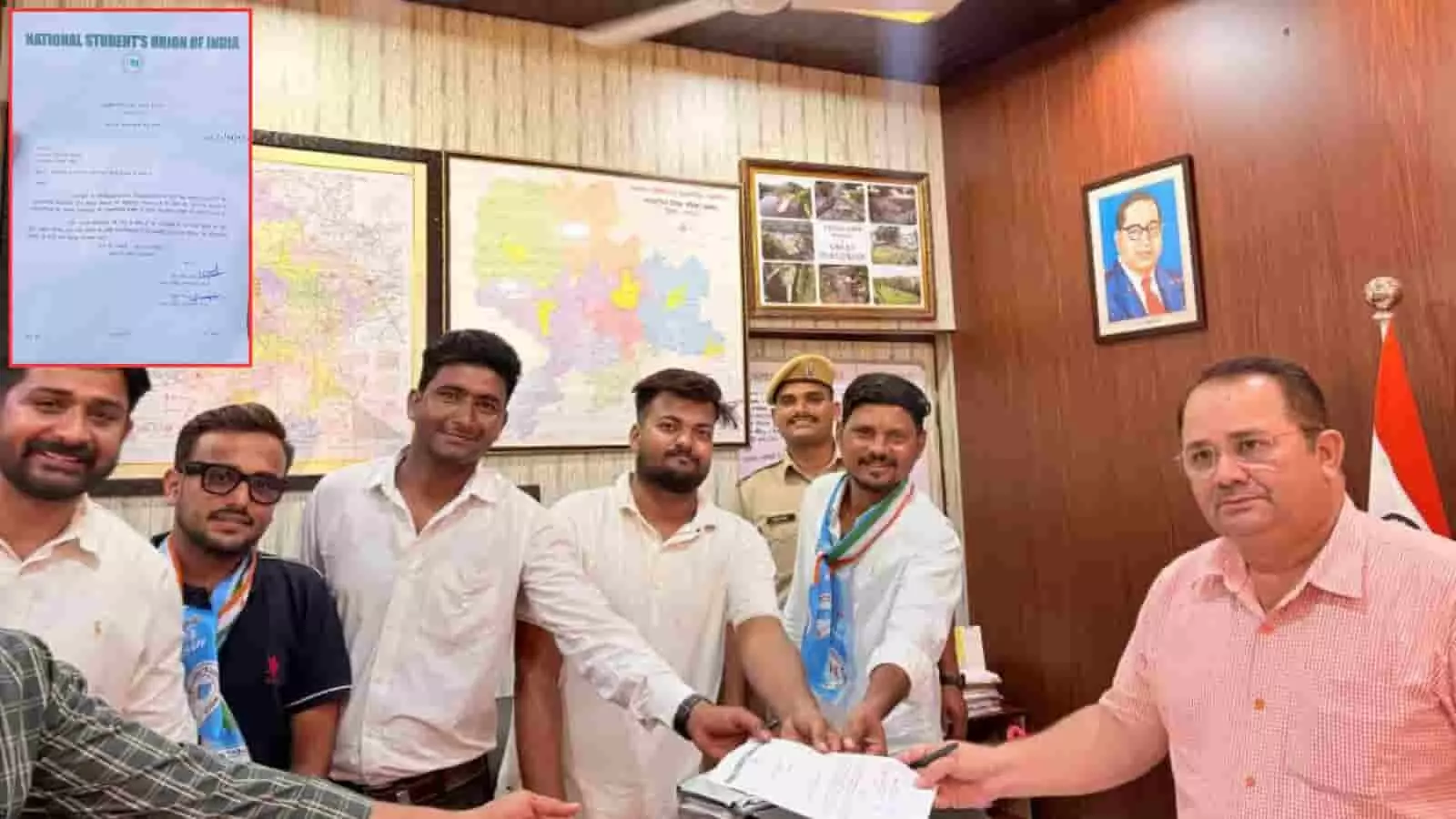 ब्यावर में एनएसयूआई कार्यकर्ता छात्र संघ चुनाव की मांग को लेकर ज्ञापन सौंप रहे हैं। ब्यावर में एनएसयूआई कार्यकर्ता छात्र संघ चुनाव की मांग को लेकर ज्ञापन सौंप रहे हैं।